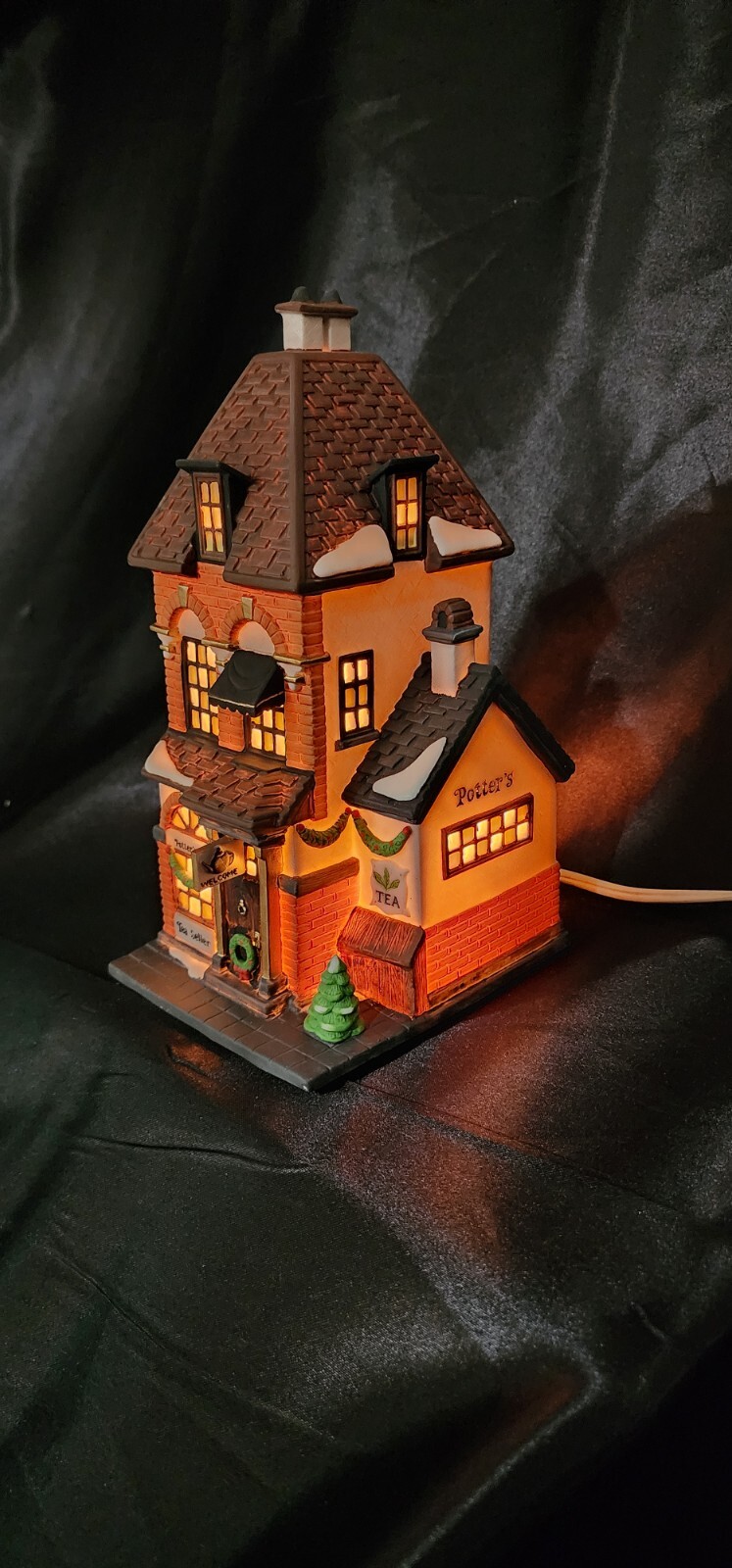 Dept 56 Christmas In The City “Potters Tea Seller” #5880-7 Item#275