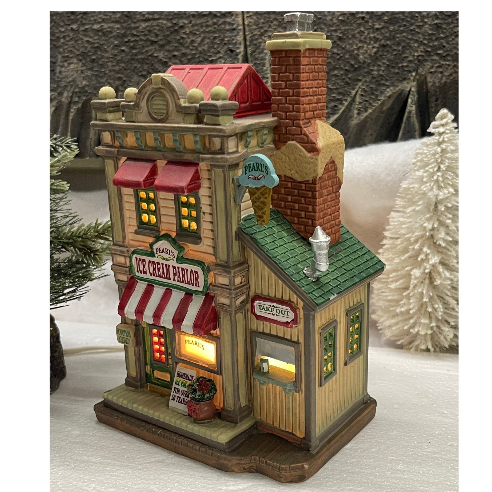 Lemax PEARL’S ICE CREAM PARLOR 2008 Caddington Village Lighted House 85685 Boxed