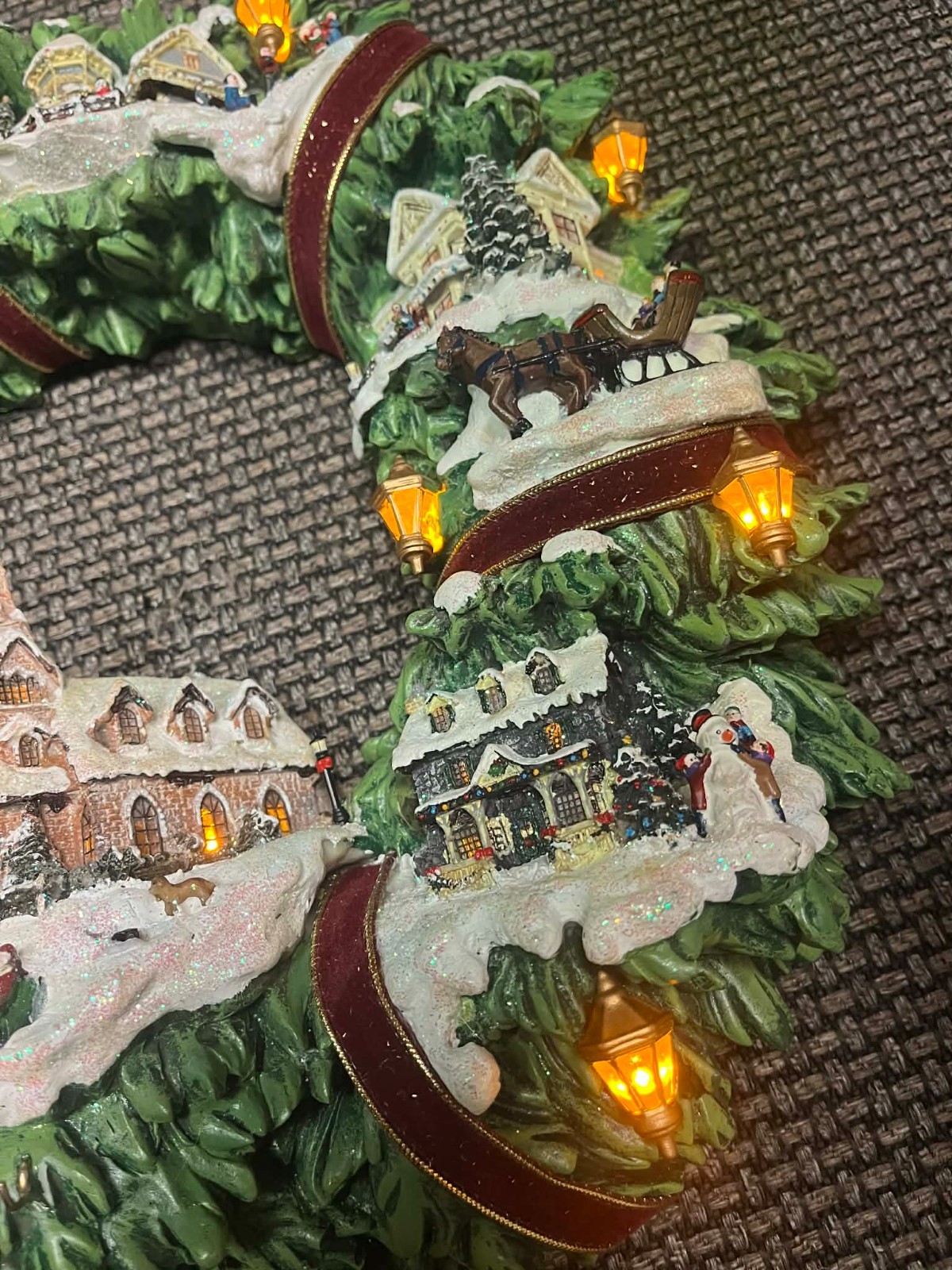 2005 Thomas Kinkade Christmas Village Lighted Wreath -The Hamilton Collection