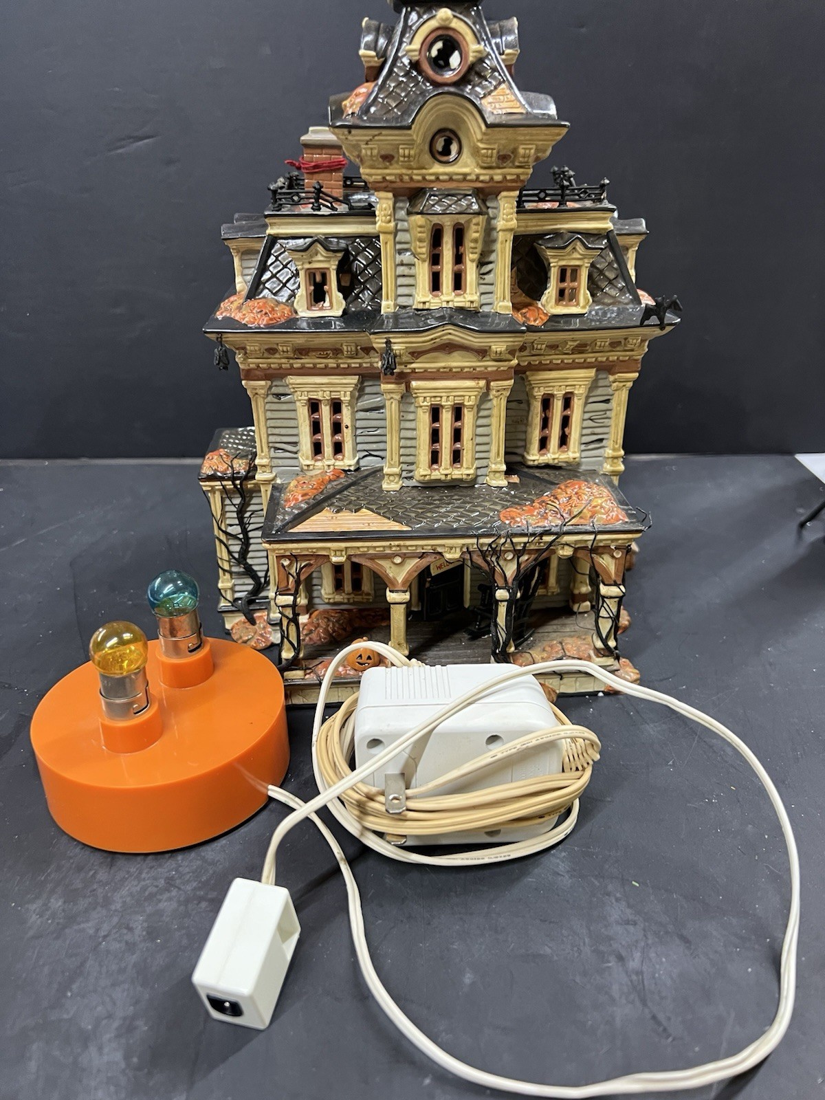 Dept. 56 Snow Village Halloween GRIMSLY MANOR! Haunted House TESTED *Please Read