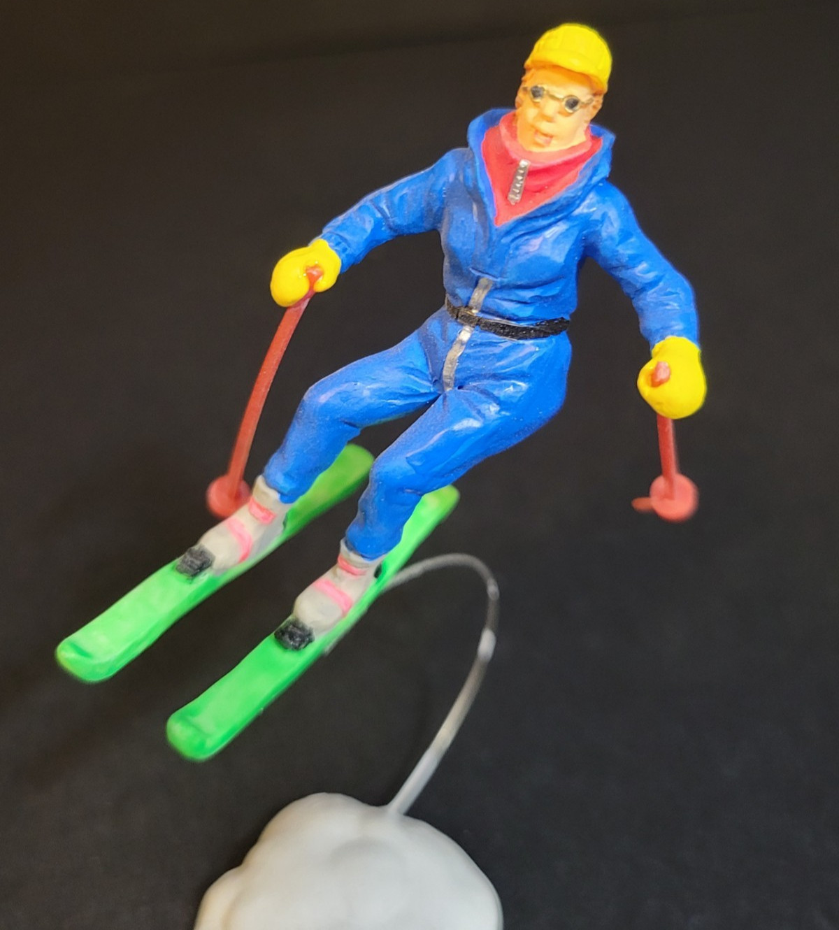 Lemax Christmas Village Town Weekend Skier 02424 Skiing Ski