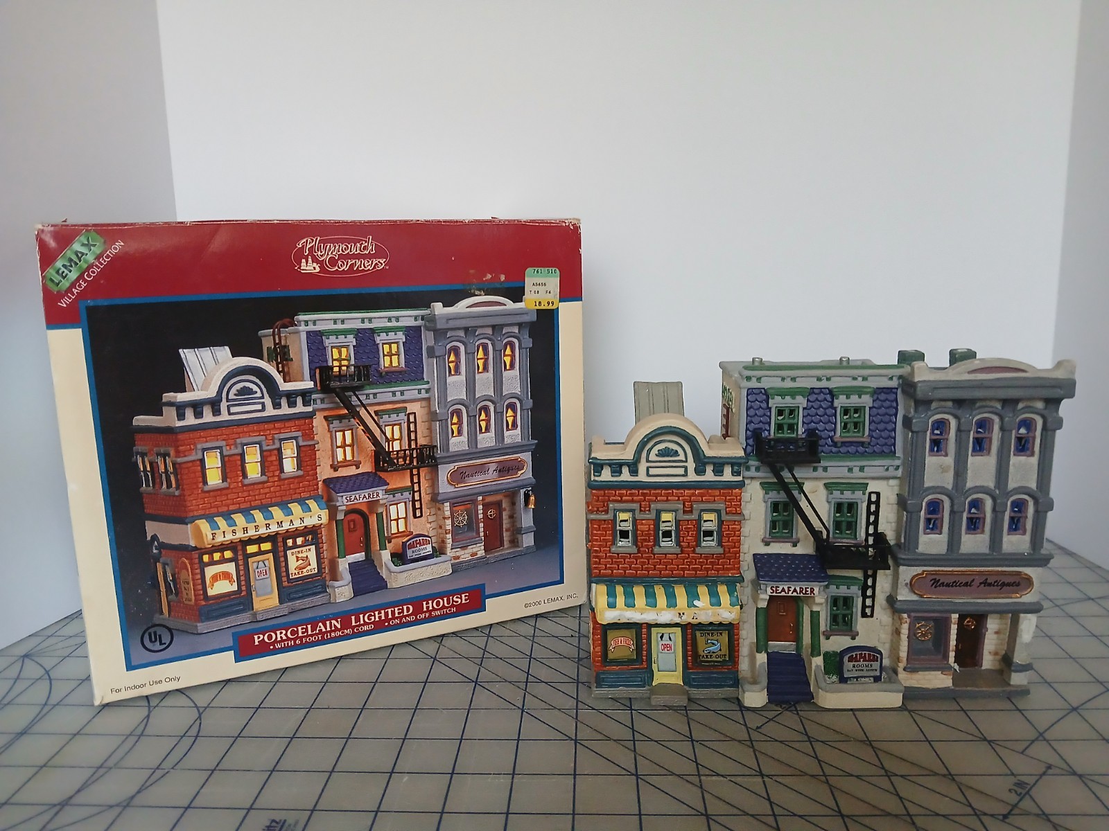 Lemax Plymouth Corners Porcelain Lighted House 2000 NO CORD HAS FLAWS READ 05463