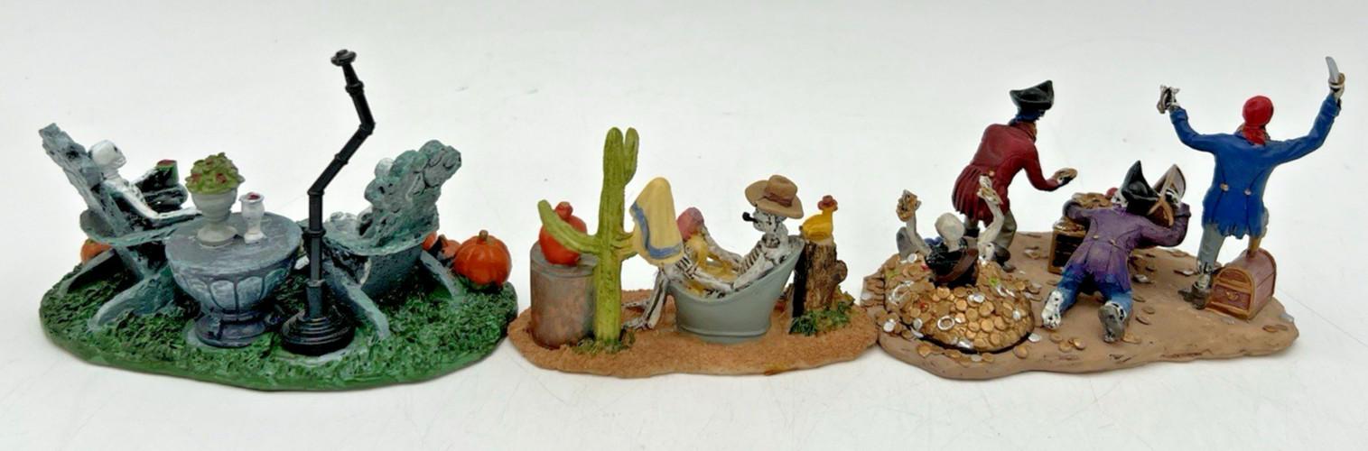 LEMAX SPOOKY TOWN PIRATES TREASURE CHEST, HEADLESS HORSEMAN SKELETONS, LEAF PILE