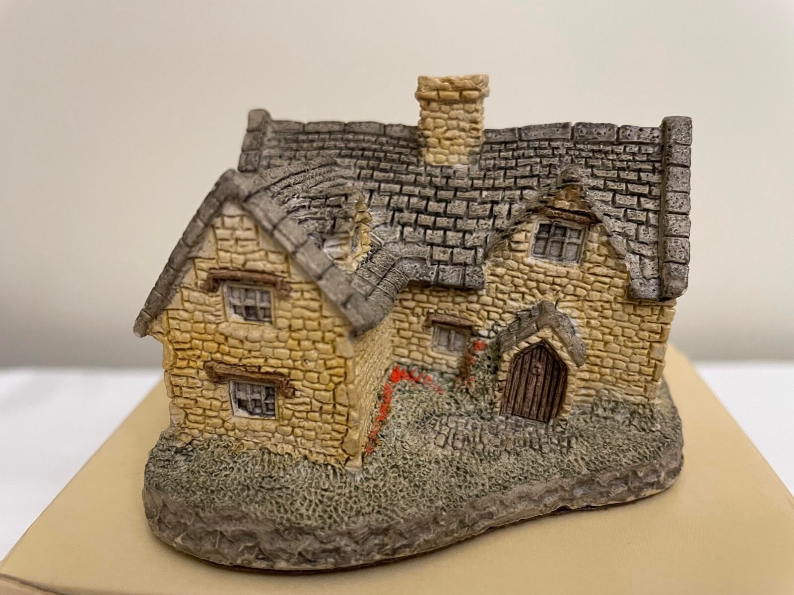 David Winter Cottages 1982 Cotswold Cottage Box & COA Vintage