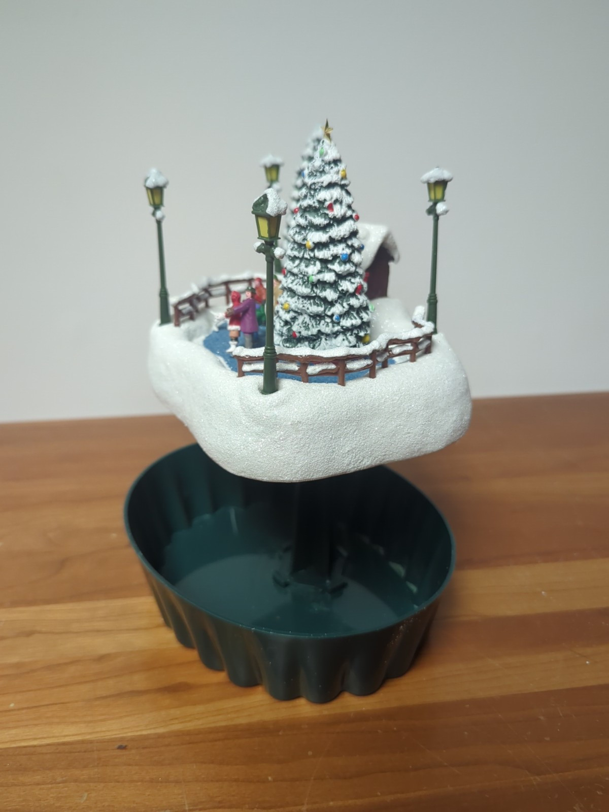 2024 Thomas Kinkade Teleflora Oh What Fun Christmas Village W/ Plant Stand Works