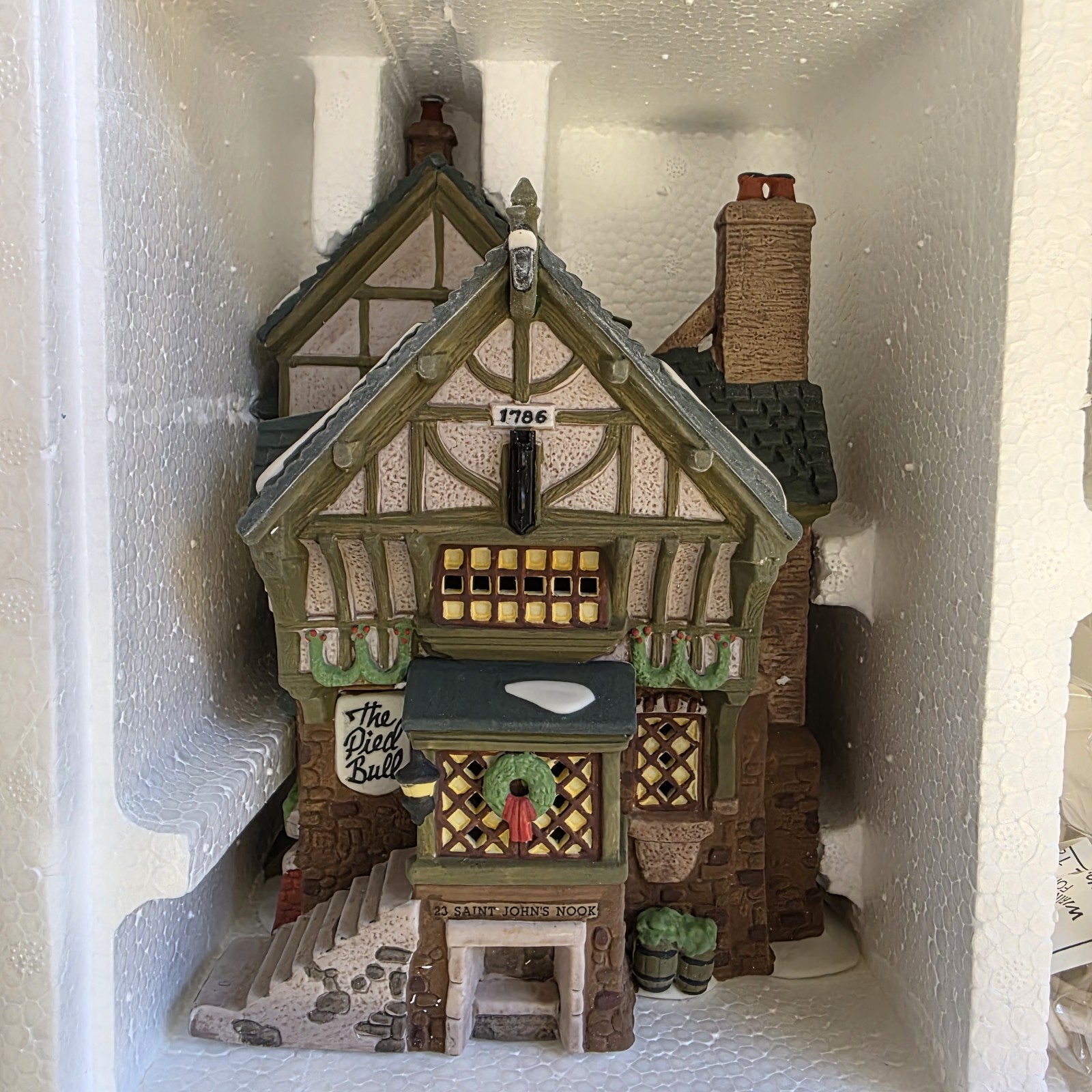 The Heritage Village Collection Dickens Village Series The Pied Bull Inn 1993