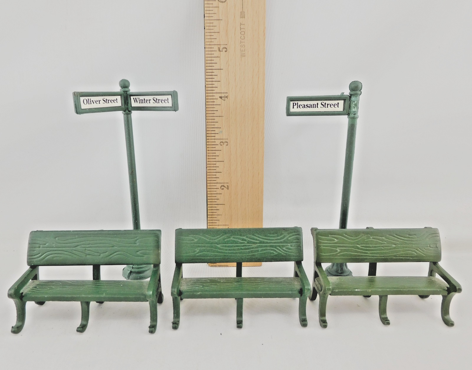 Dept 56 5 Pc Lot of 3 Green Metal Park Benches AND 2 Street Signs Vtg Taiwan ROC