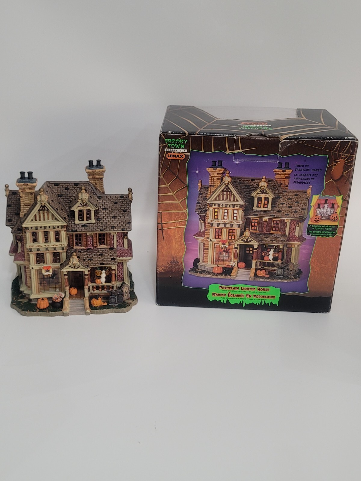 Lemax Spooky Town Trick or Treaters’ Haven Lighted Halloween House w/ Box 2004