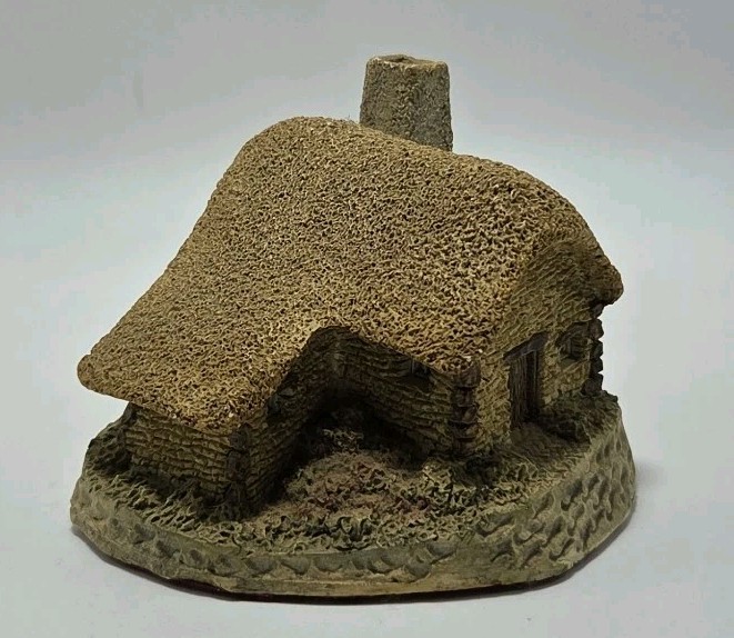David Winter Moorland Cottage Miniature House Village Building Collectible