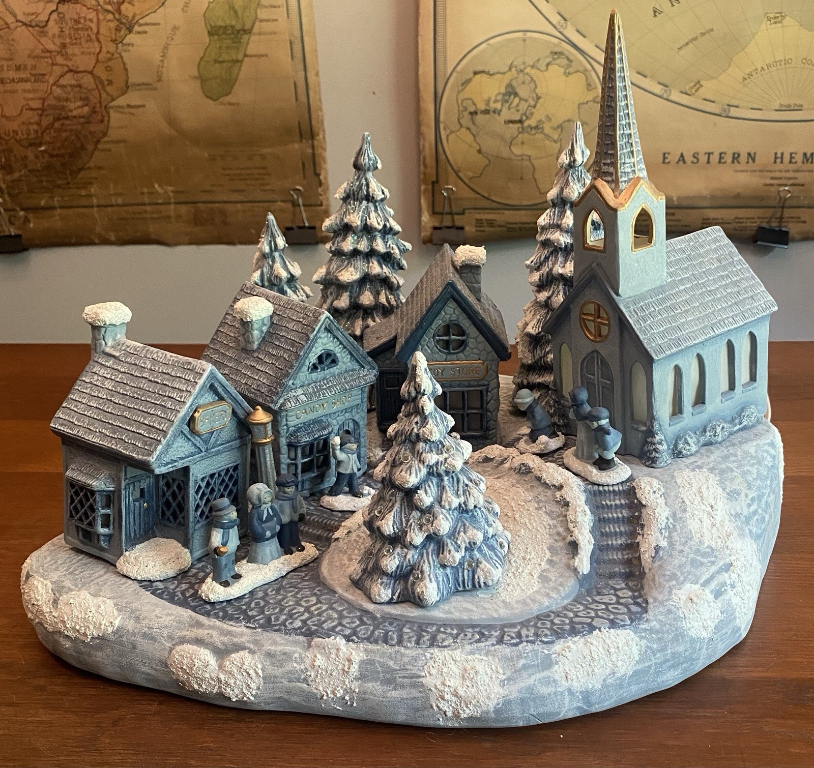 Grandeur Noel 13 Piece Porcelain Village Christmas Holiday Music Illuminated