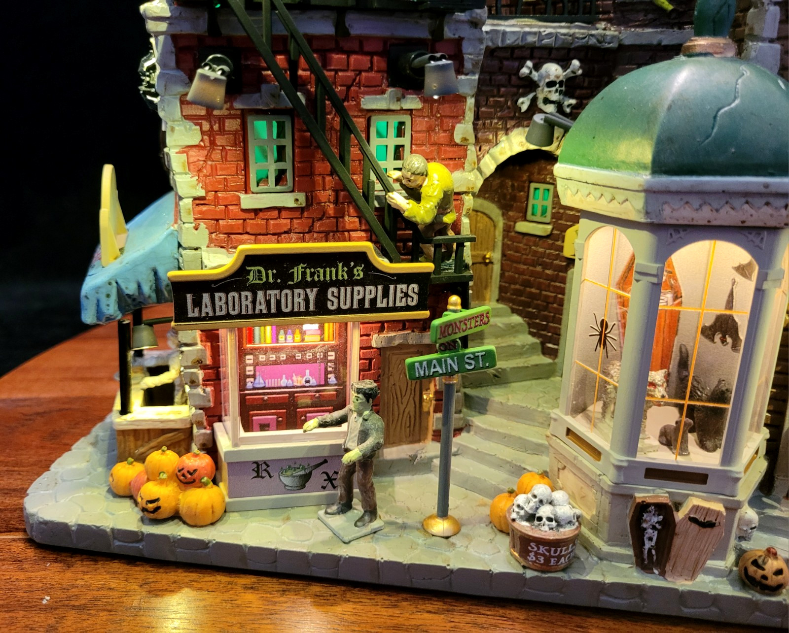 Lemax Spooky Town “Monsters on Main Street” Lighted Facade LED Lighting w/Box