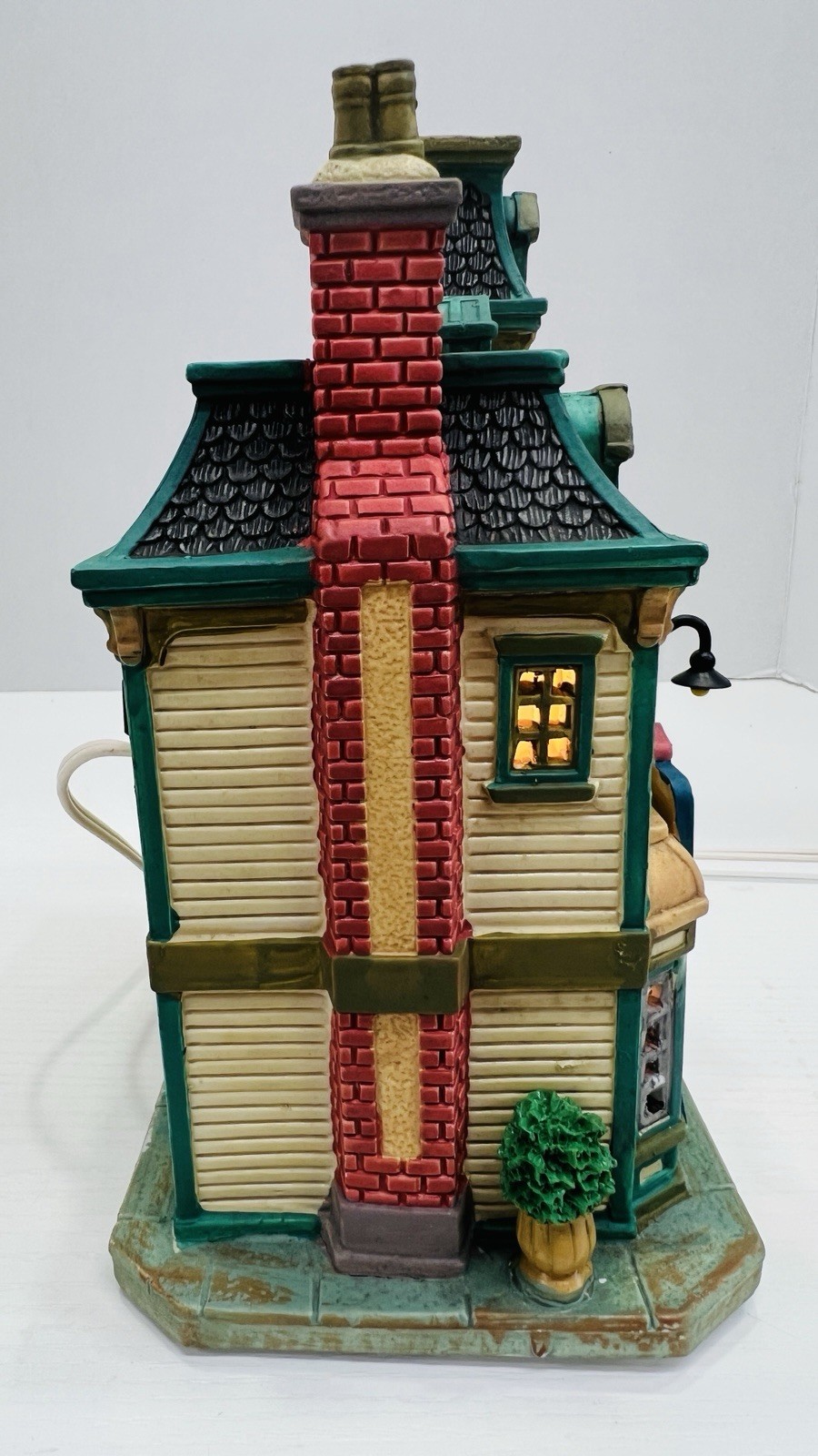 Lemax Caddington Village “Caddington Candies” 35562 Retired 2013 RARE And NEW !