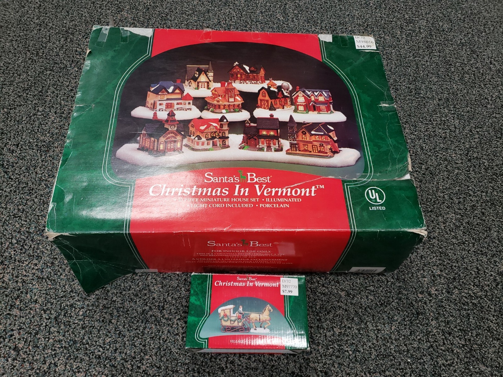 Santa’s best village Victorian 10 piece Christmas village