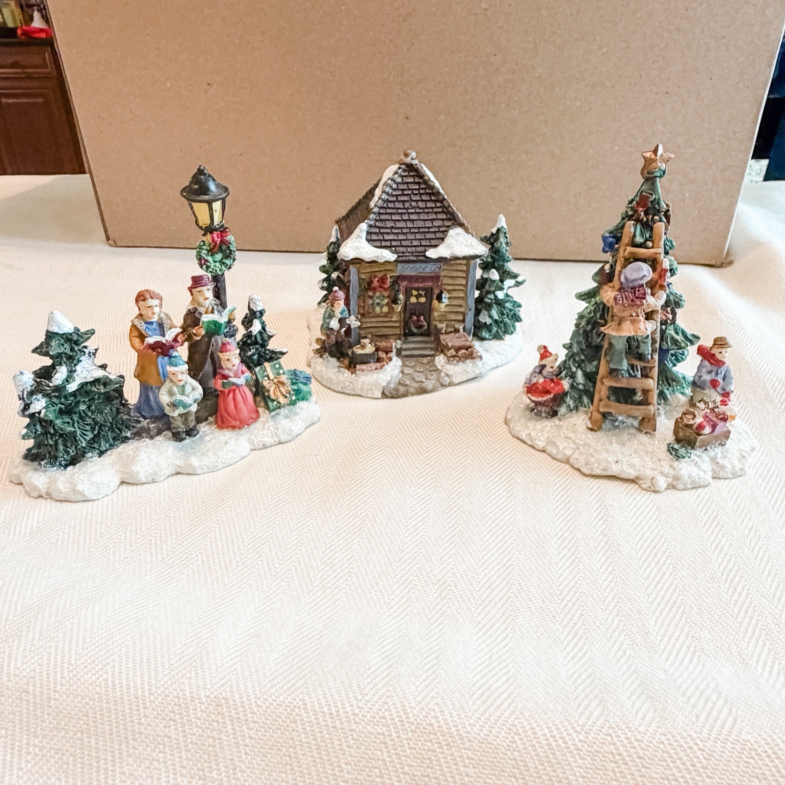 Cobblestone Corners Windham Heights 17 pc Ceramic Christmas Village 2004, 2005