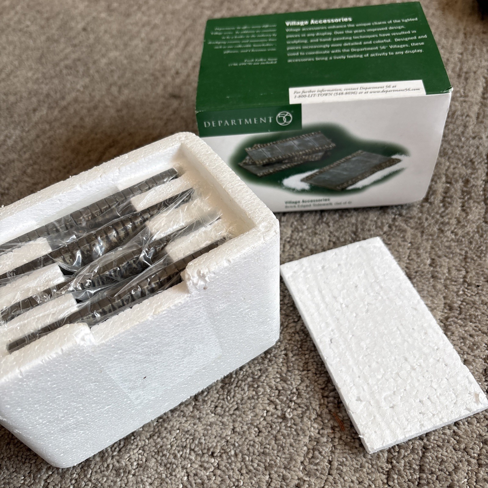 DEPT 56 BRICK EDGED SIDEWALK ( Set of 4 ) #53701 VILLAGE ACCESSORIES Sealed