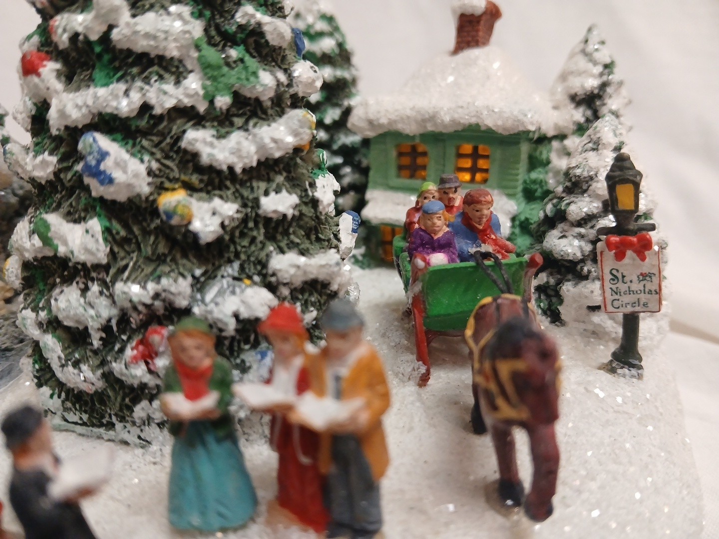 Thomas Kinkade St. Nicholas Circle Christmas Village Figurine 2011 Teleflora