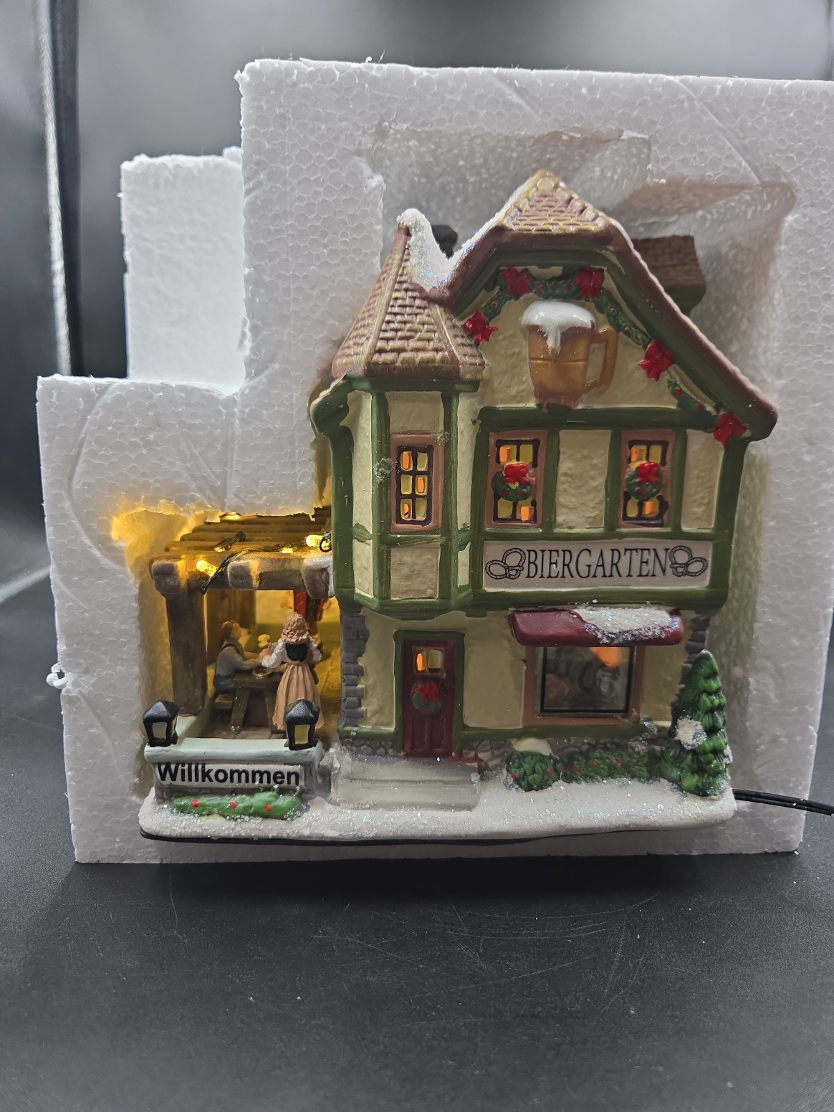 St. Nicholas Square Biergarten Beer Garden Building w/Box Retired Beergarden NEW