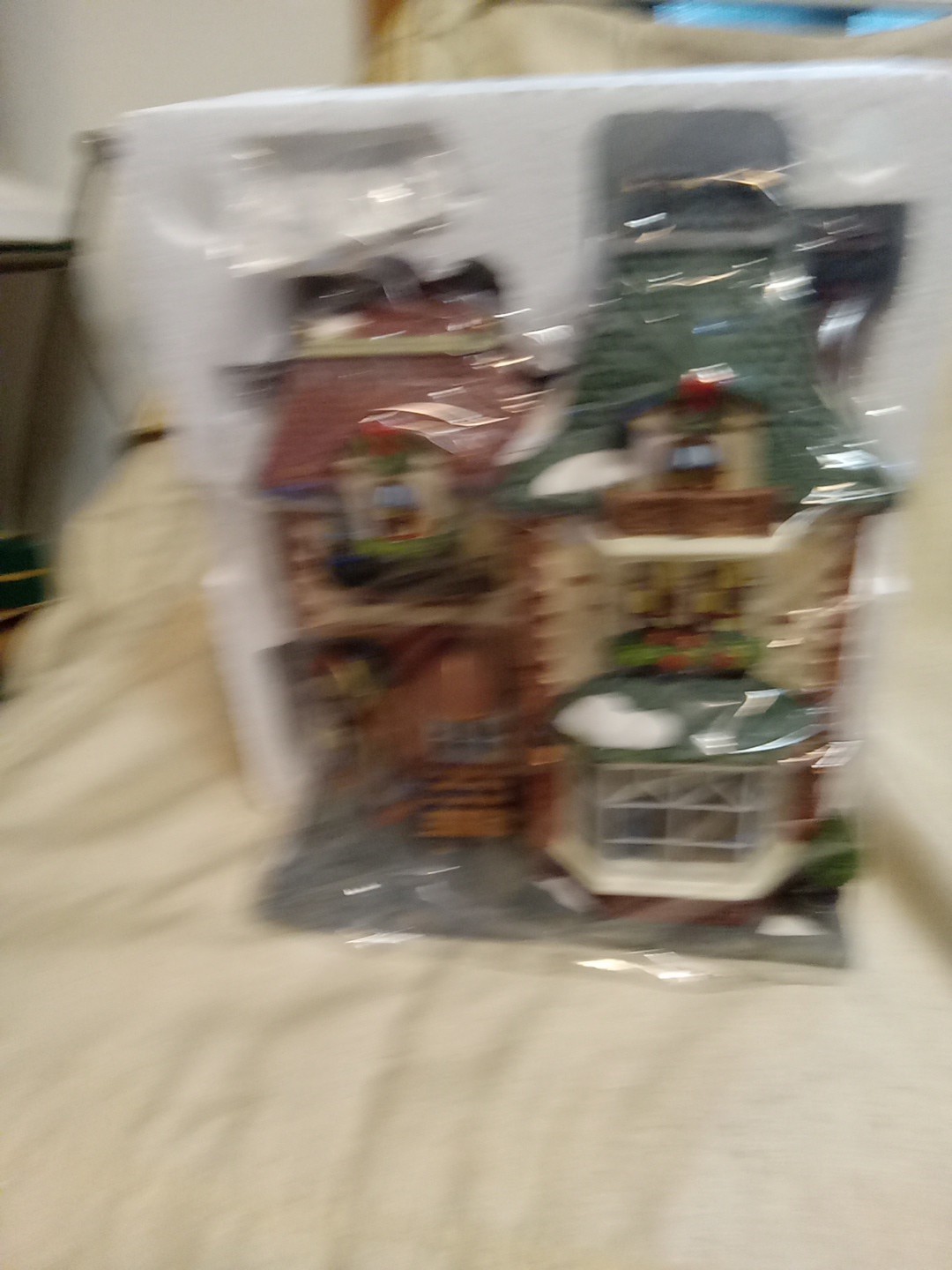 Heartland Valley Village Francie’s Quilt Lighted Christmas House New in Box Open