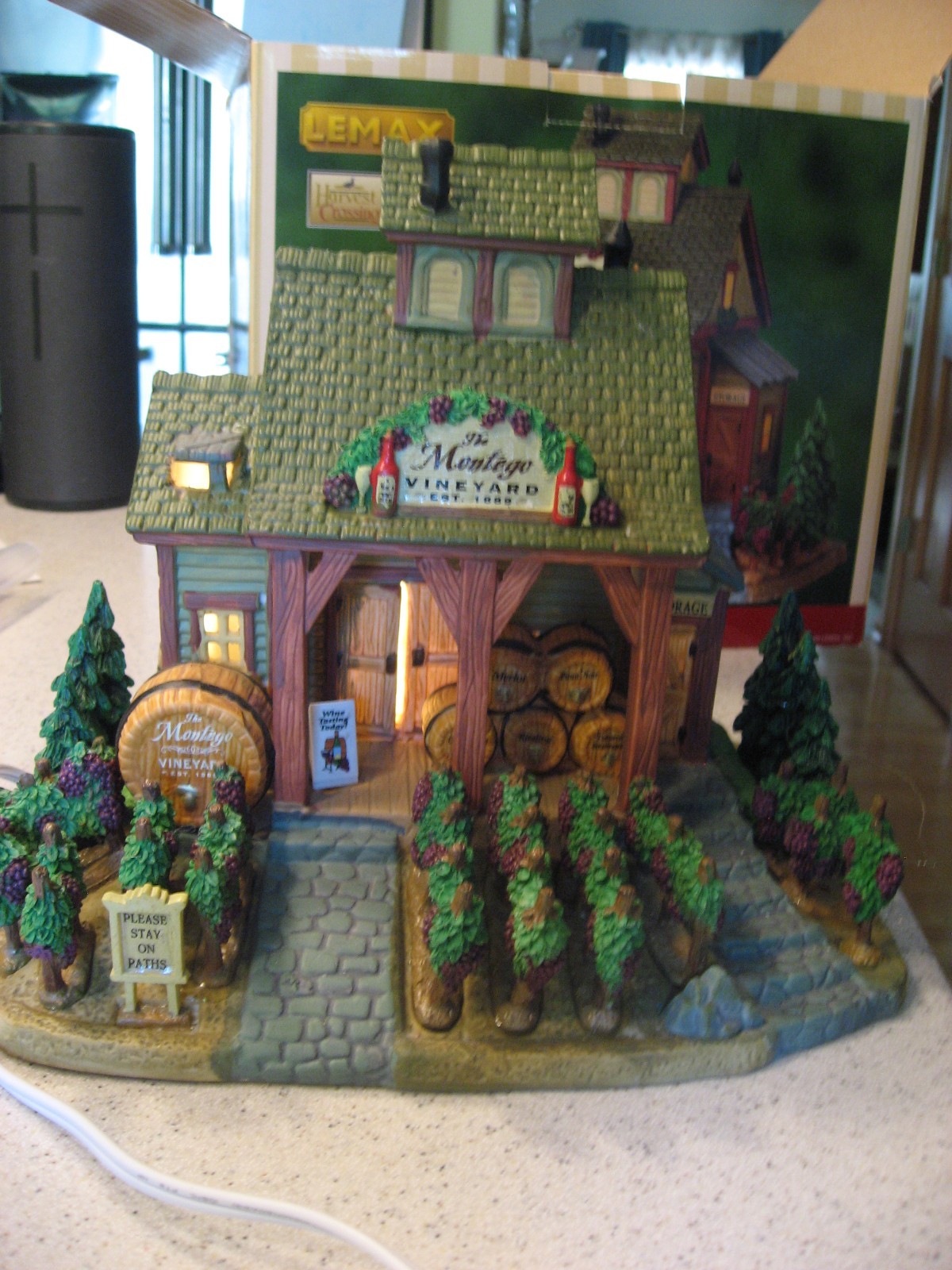 Lemax Harvest Crossing The Montego Vinyard Lighted Ceramic Building 95858