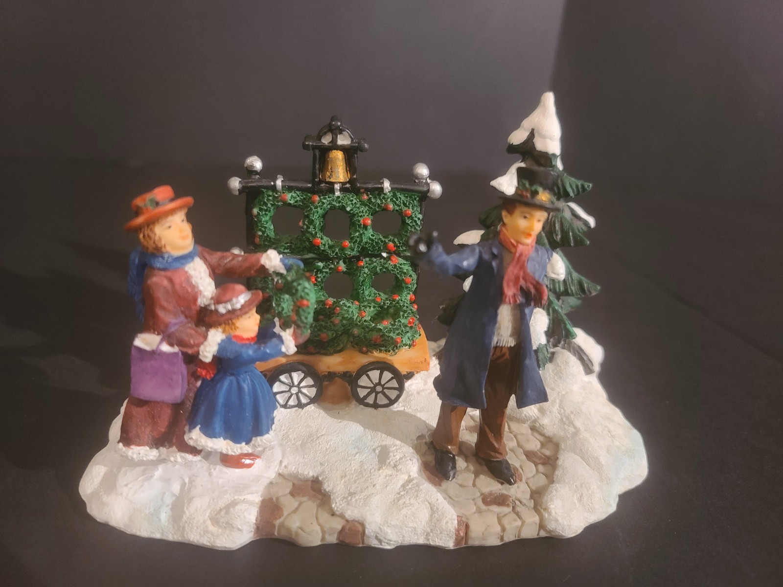 Vintage Ames Victorian Village Collectibles 2001 Wreath Seller In Original Box