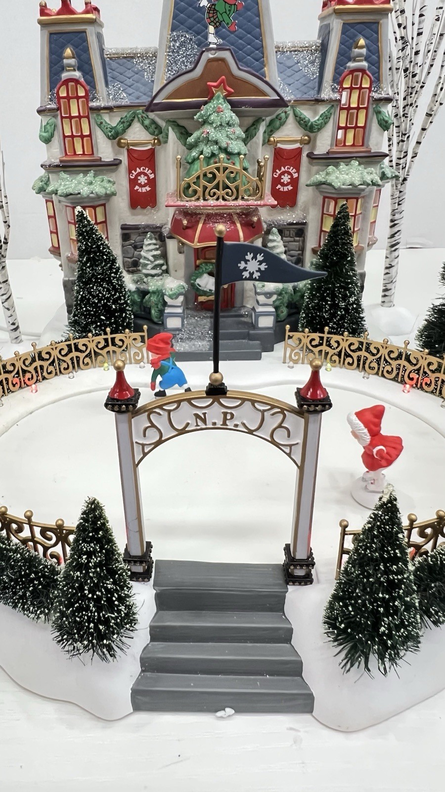 Dept 56 North Pole Series”Glacier Park Pavilion” Holiday Gift Set Please Read !