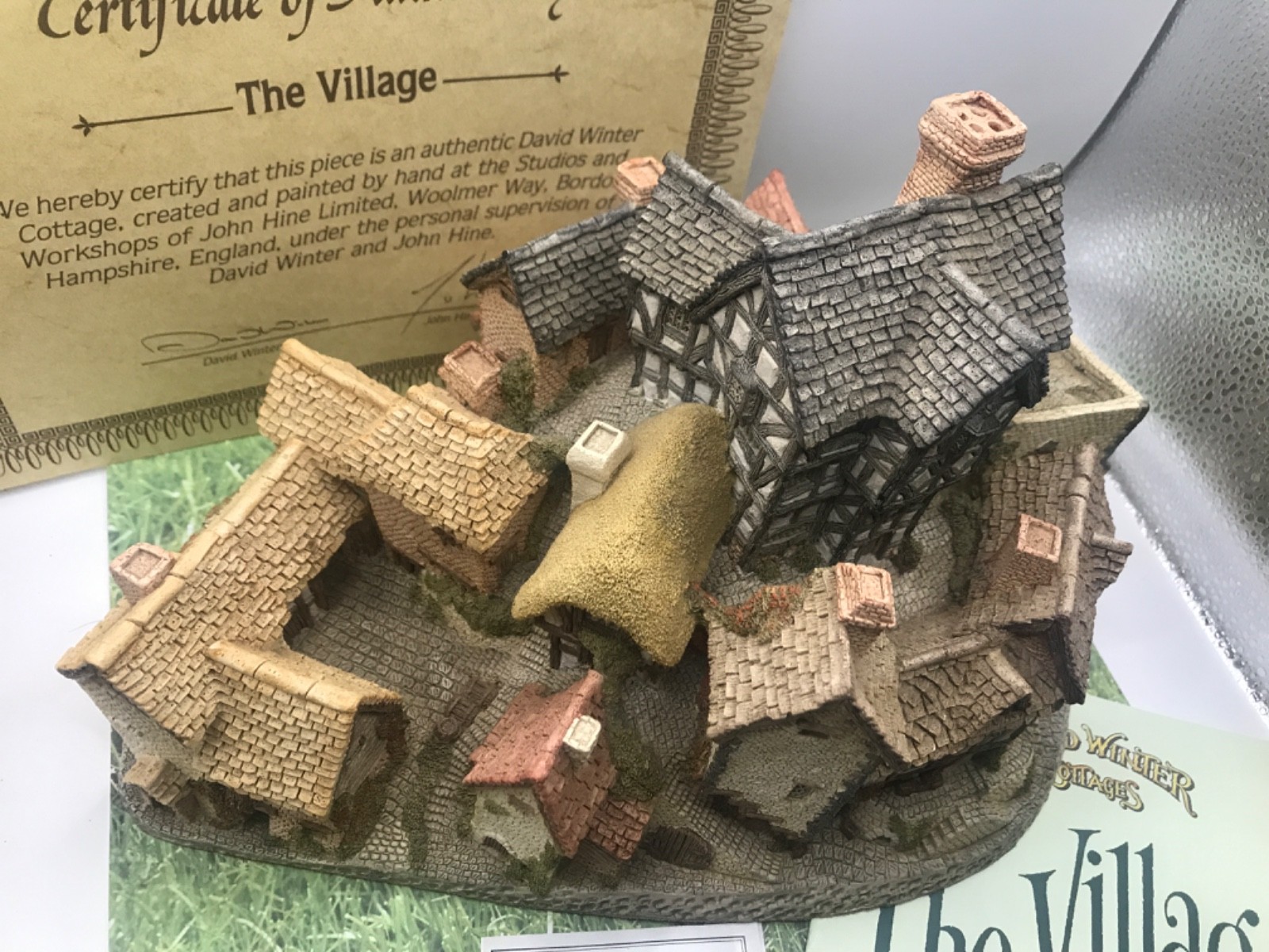 David Winter THE VILLAGE Very Large Piece W COA. 1981 Vintage Retired
