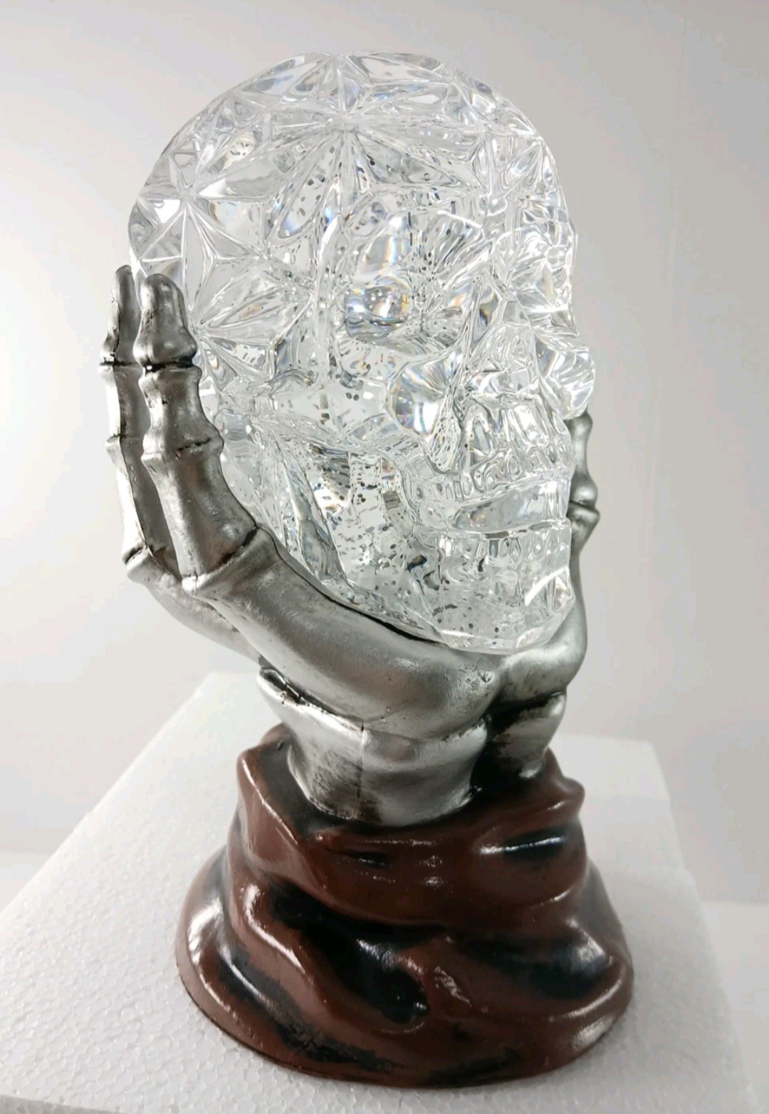 Pumpkin Hollow HALLOWEEN CRYSTAL SKULL Water-Spinning LED Glitter Light RARE!