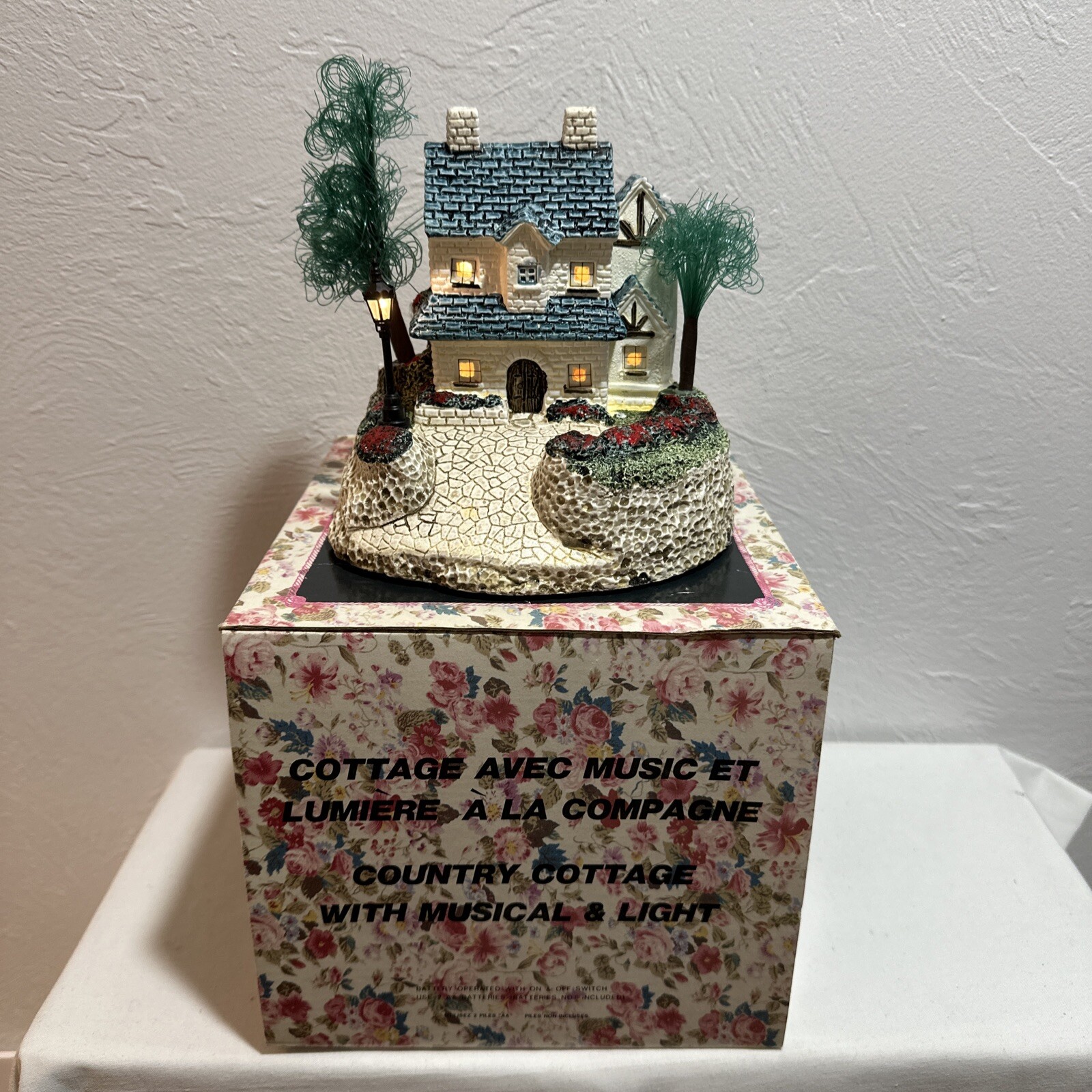 Country Cottage With Music & Light Made in Taiwan -Eleco