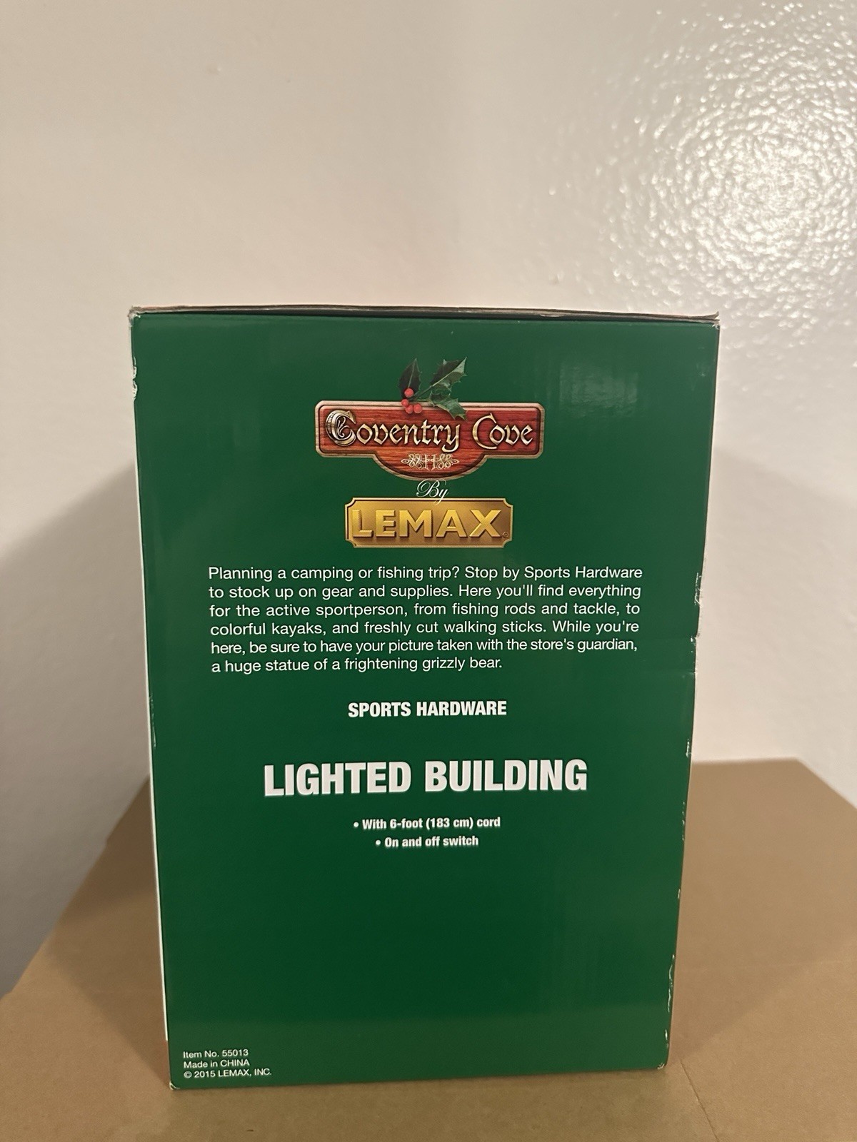 Lemax 55013 “Sports Hardware” Country Cove 2015 Lighted Building RARE Brand New