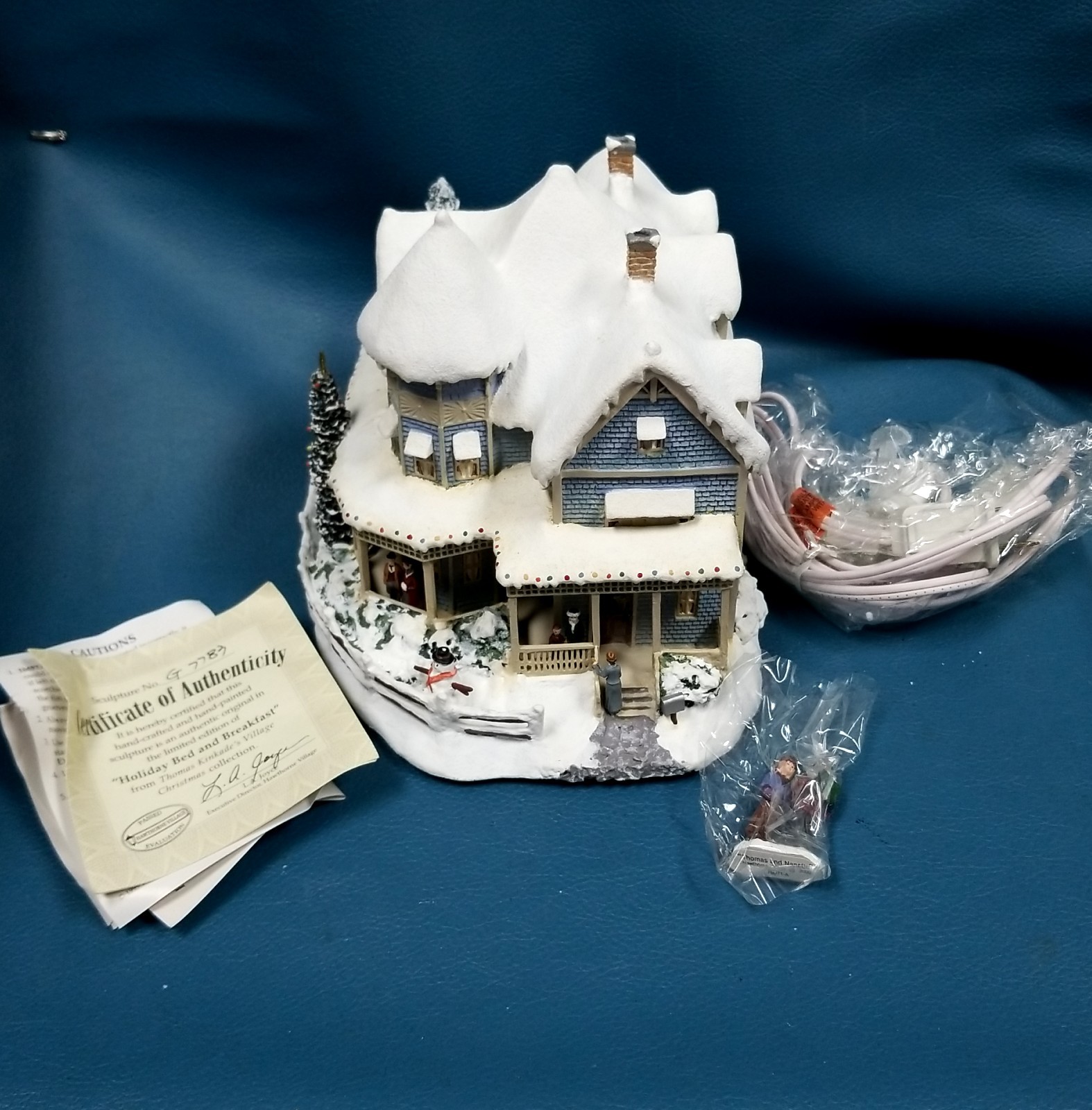 Thomas Kinkade Hawthorne Village Holiday Bed and Breakfast House W Box COA
