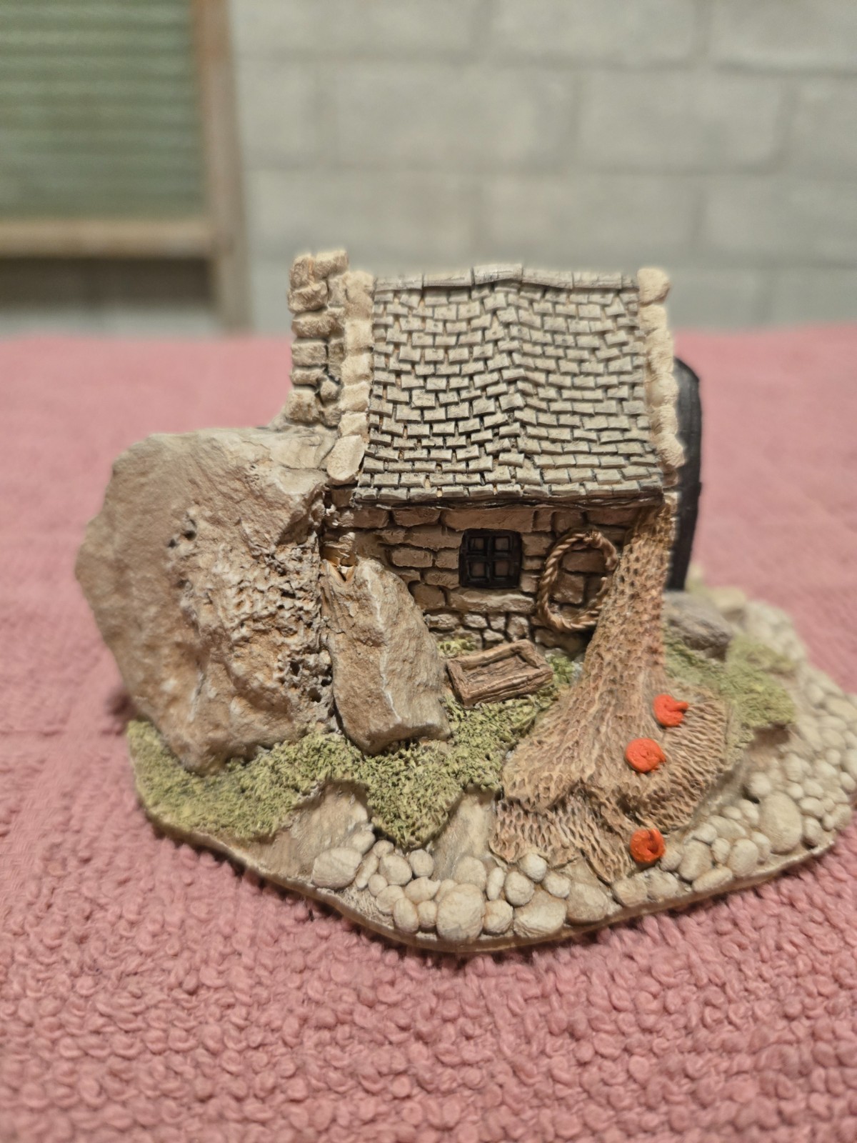 Lilliput Lane Collectible “Fishermen’s Bothy” 1990, W/DEED, original box