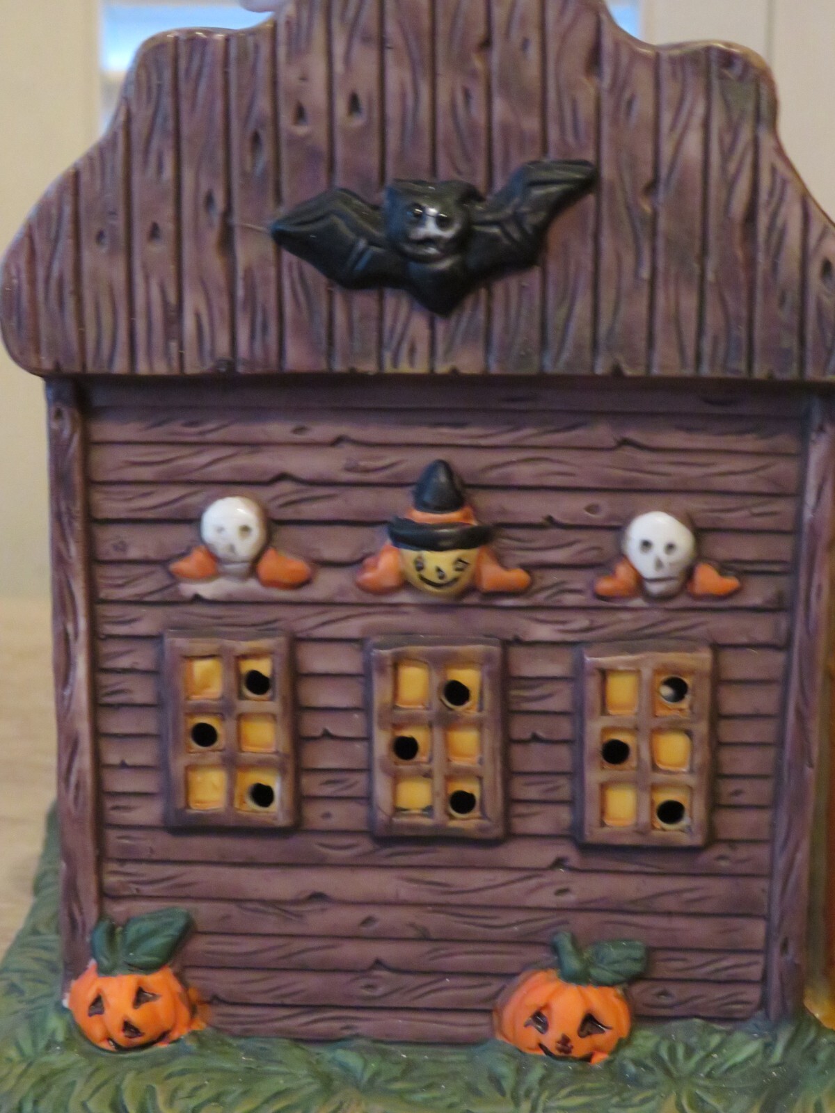 Retired Spooky Hollow SCARECROW STUFFERY Barn Halloween Lighted Village House