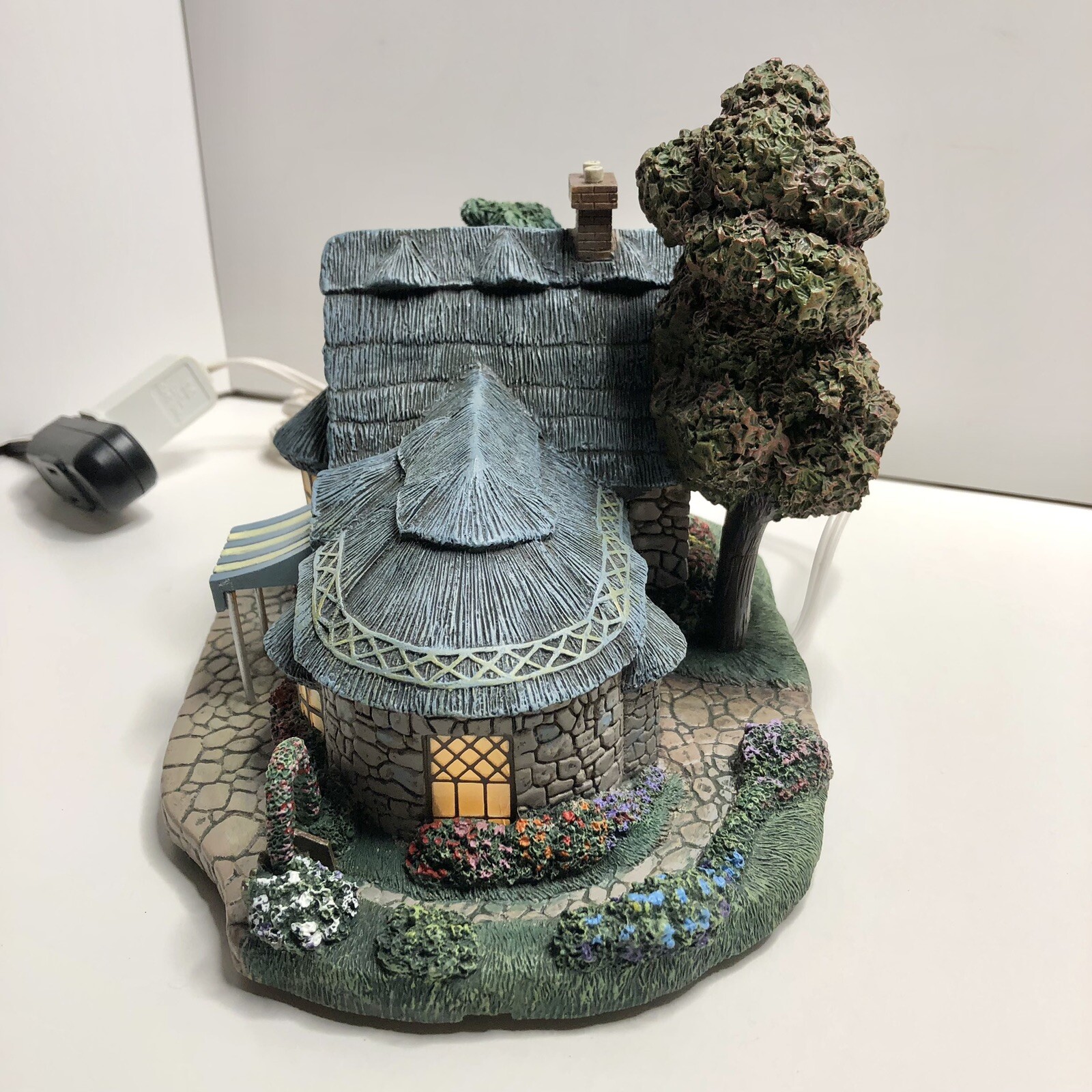 Hawthorne Thomas Kinkade Lamplight Village Falbrooke Florist 79981 1999 – READ