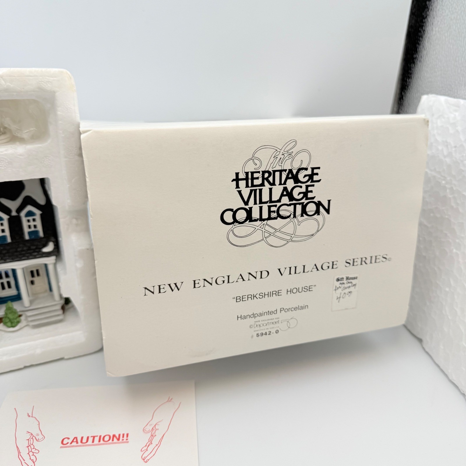 Dept 56 New England Village Berkshire House 5942-0 Heritage Village Collection