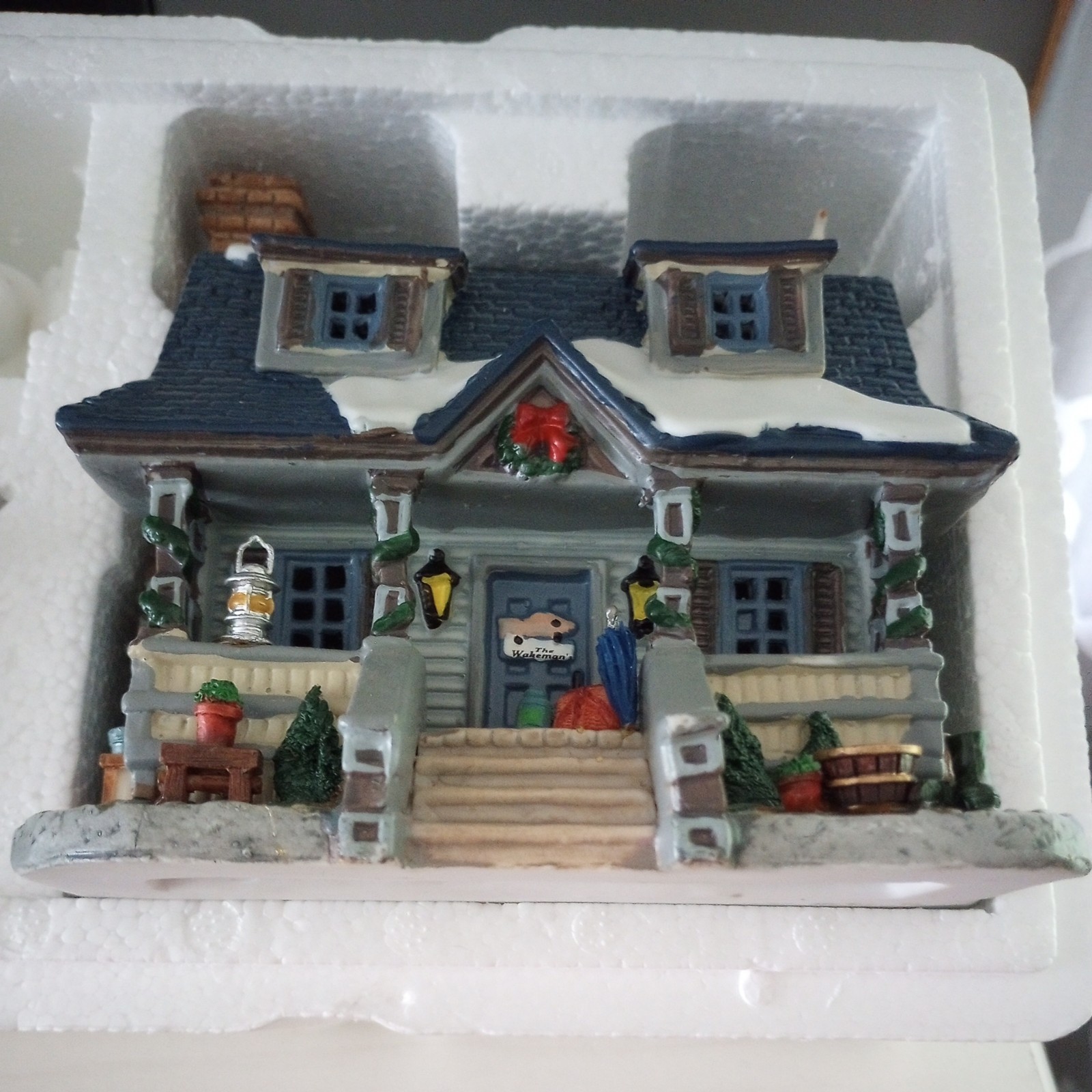 LEMAX 2004 Village Collection Wakeman’s Cottage #45037 Original Box, Great Cond.