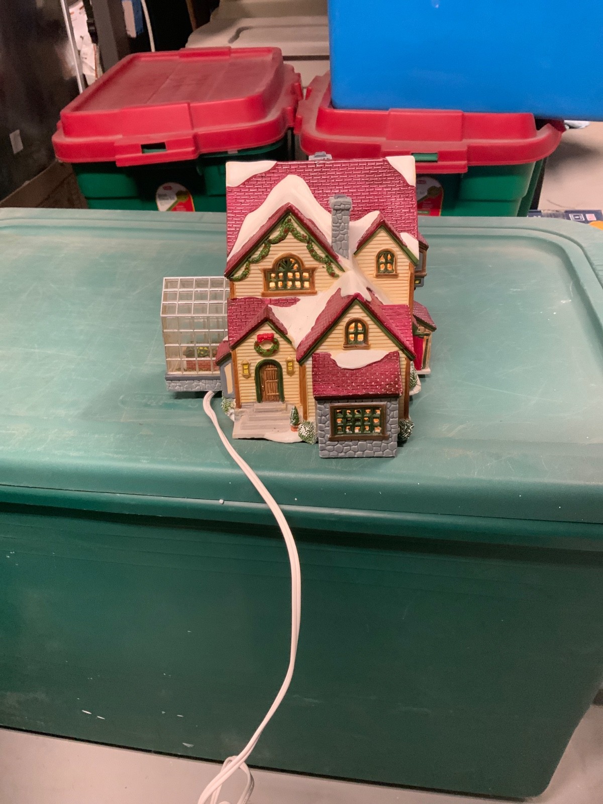 Caldor Village Square Collectibles Porcelain Lighted home