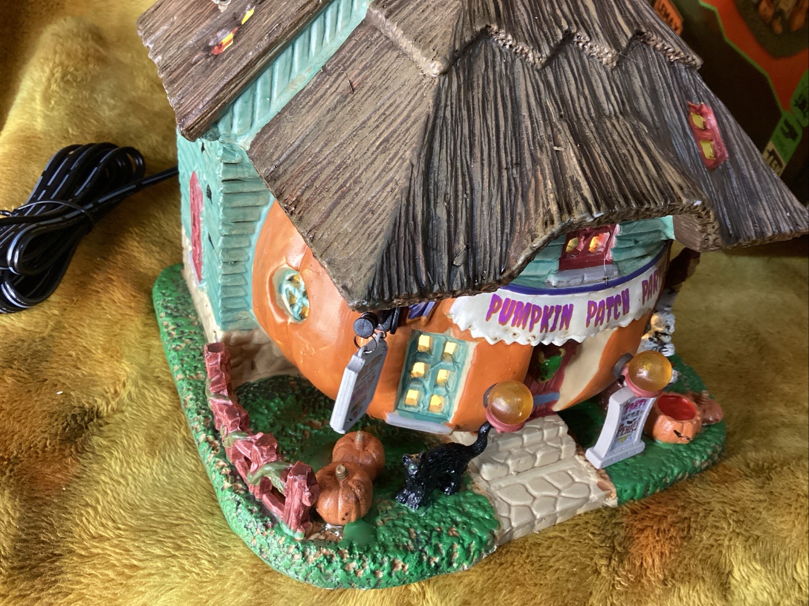NEW Lemax Spooky Town Pumpkin Patch Party Halloween Village Pumpkin House NIB