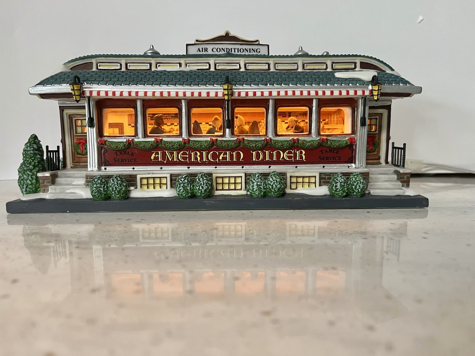 Dept 56 Christmas in the City American Diner #799939 Lighted Building- Pristine