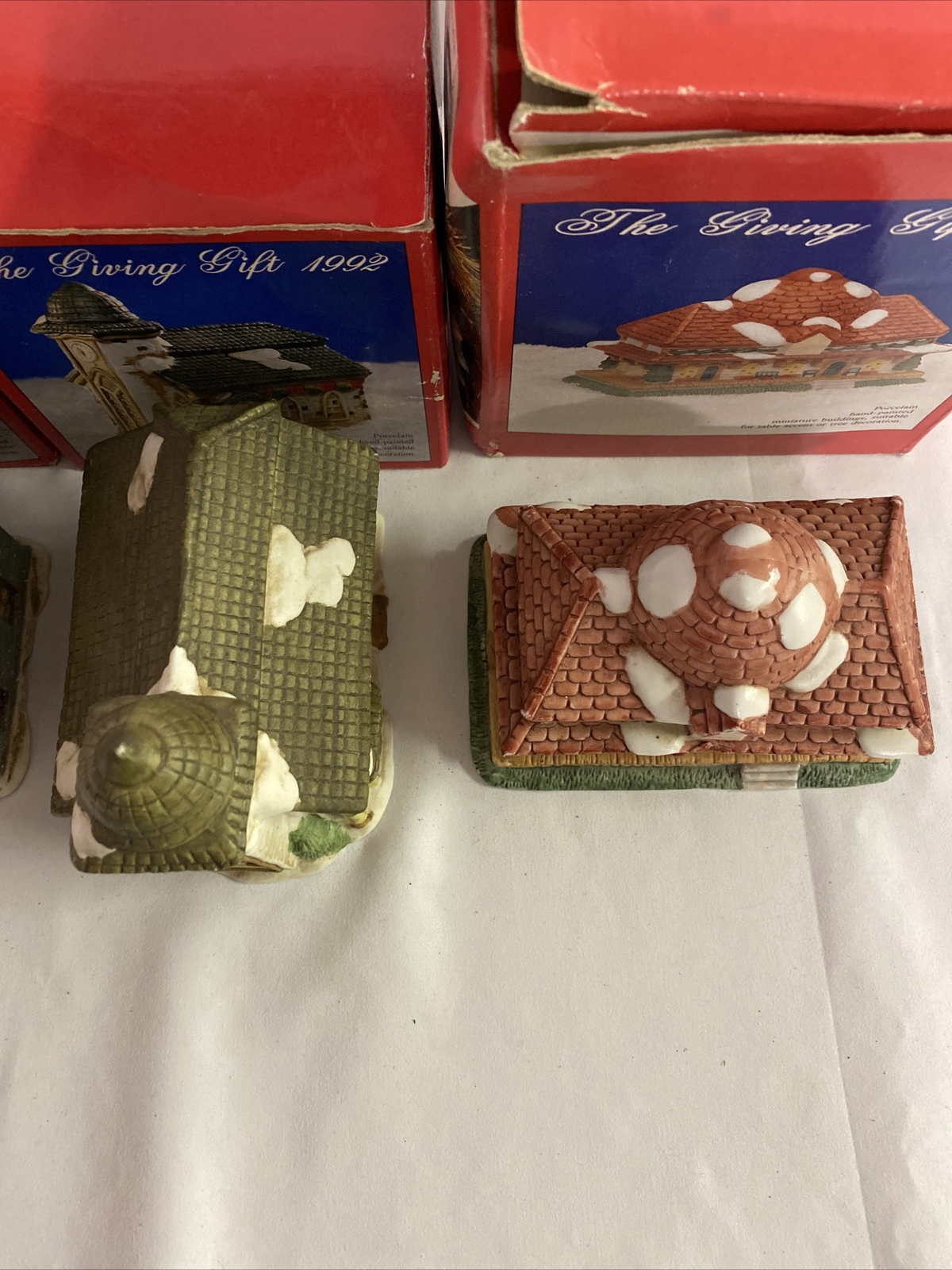 The Giving Gift – 3-1992/1-1993 Christmas Village Variety Great Shape 4 Total