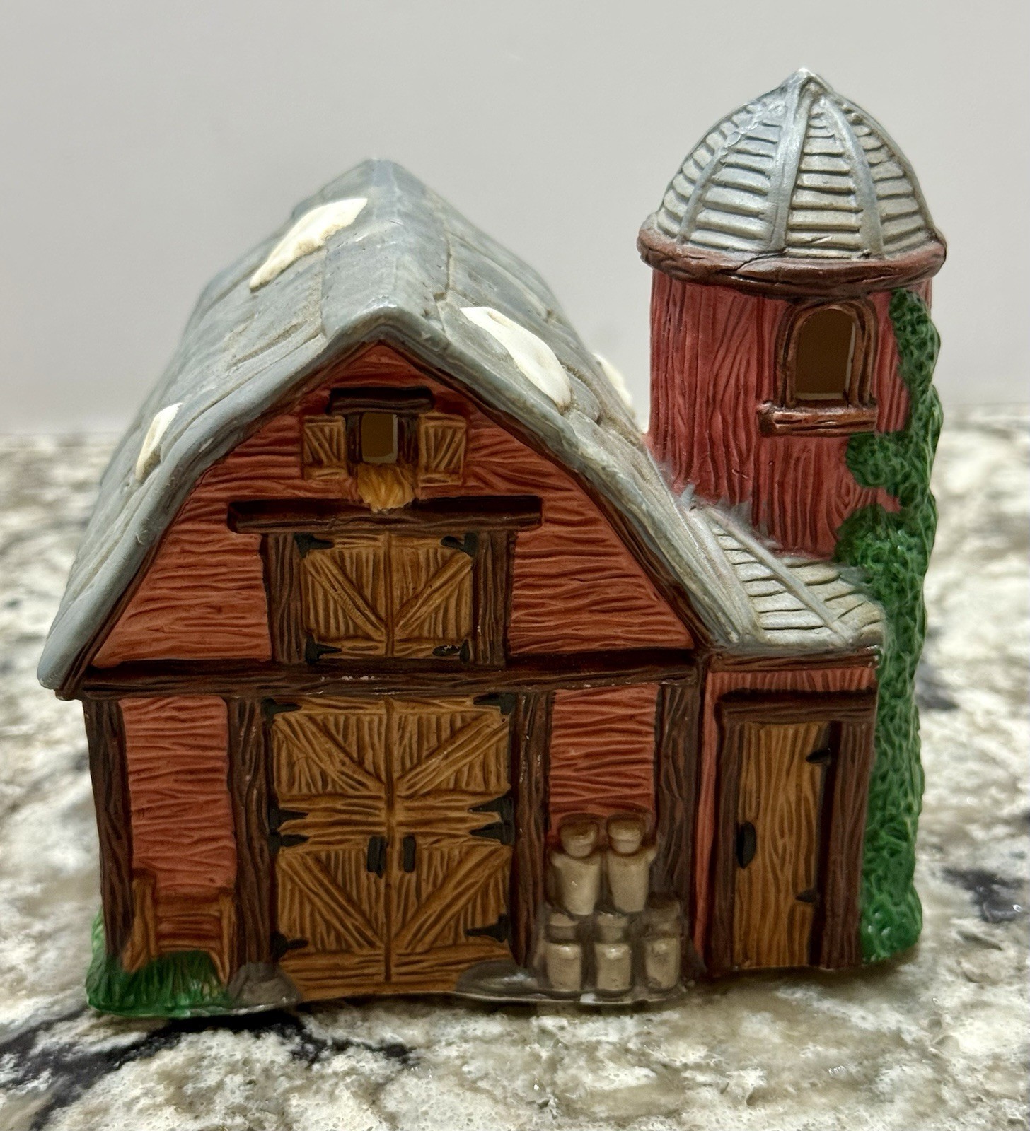 Home Town America Village Barn with Silo Lighted House Figurine New Vtg 1994