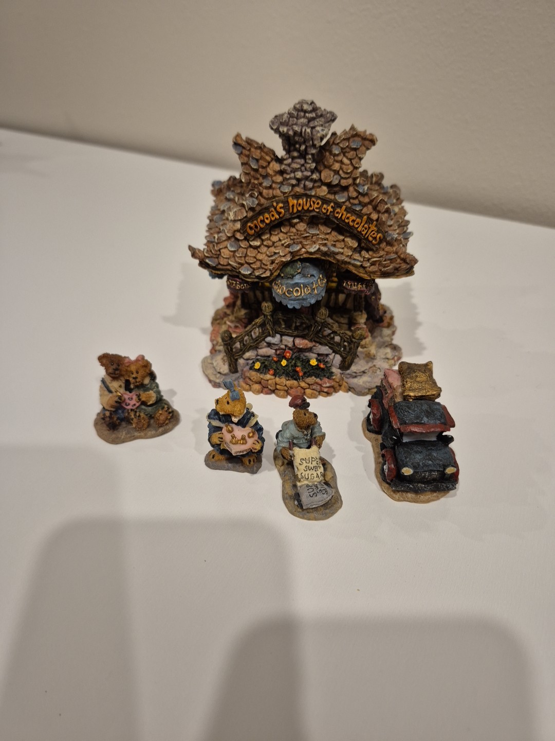 Lot 8 Boyds Town Bearly Built Villages & 31 Mini Figuries