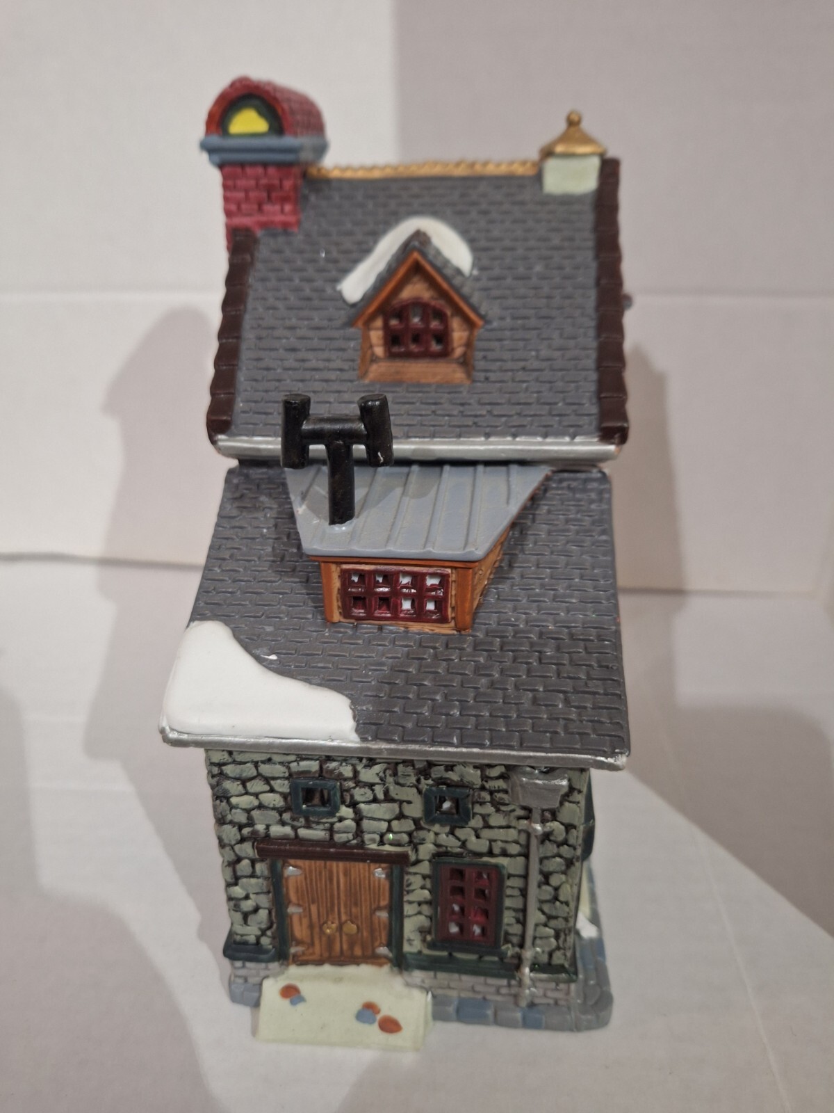 Lemax Caddington Village Kelly’s Fine Furniture Village House 2000 *READ
