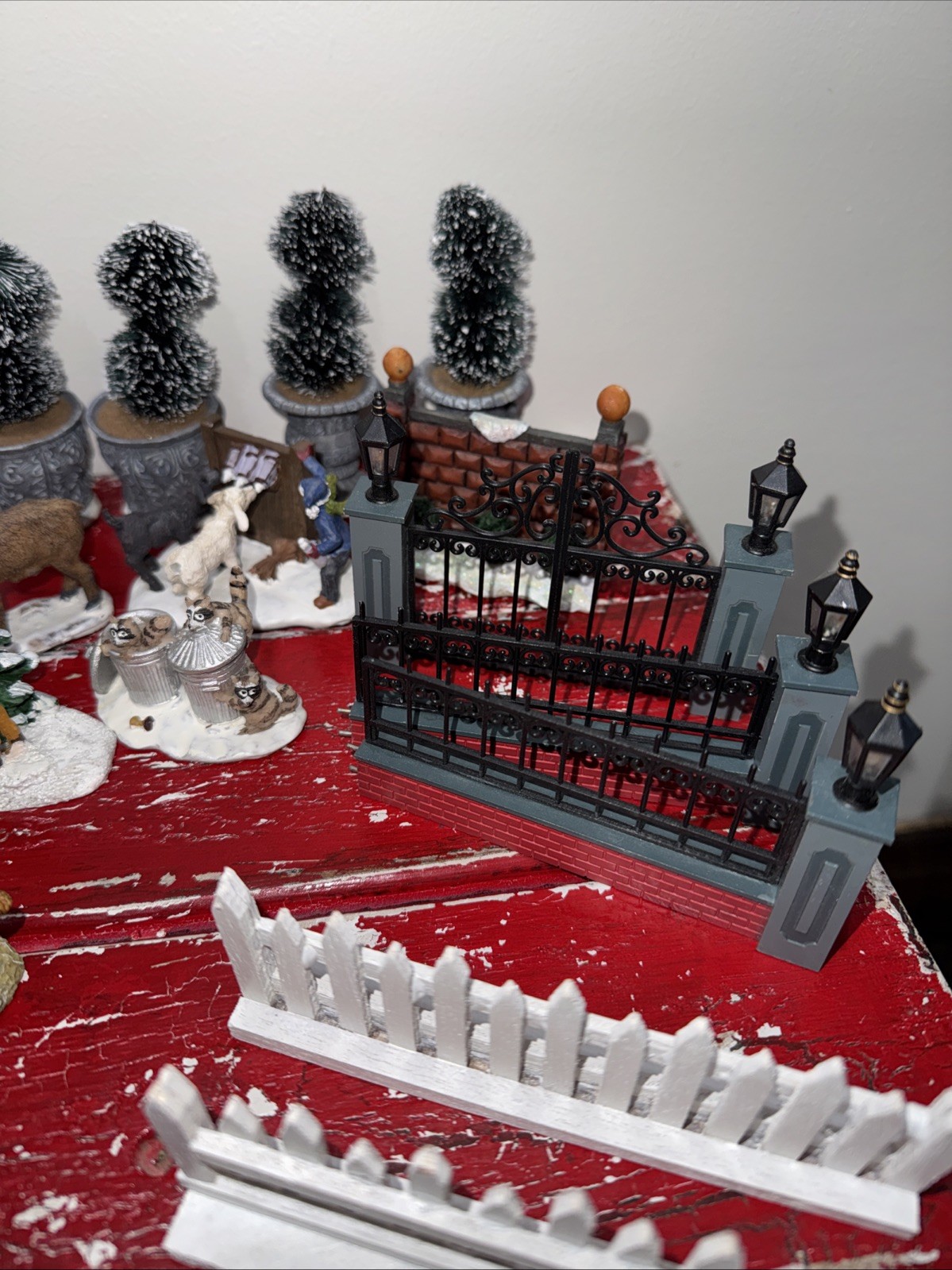 Lemax Vail Village & O’Well Assorted Resin Figurines Winter Village Lot Of 100