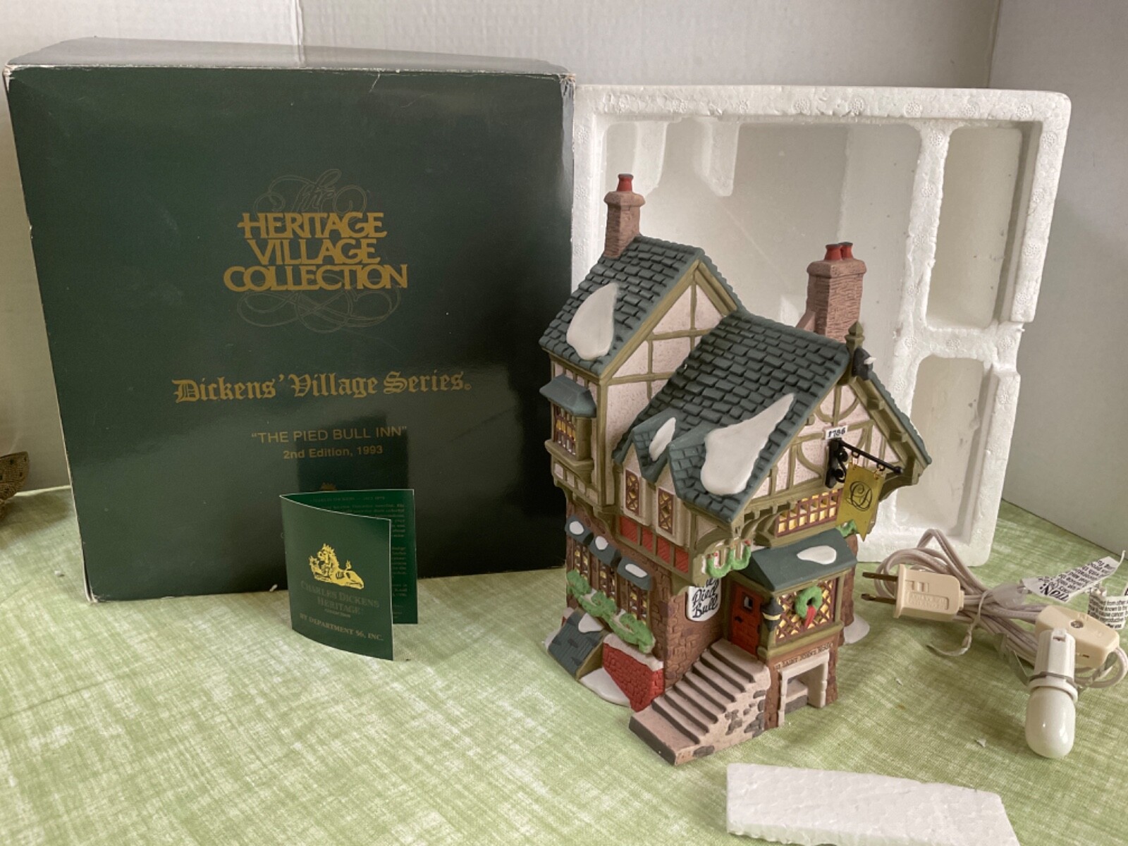 DEPARTMENT 56 DICKENS VILLAGE SERIES – THE PIED BULL INN -2ND EDITION 1993
