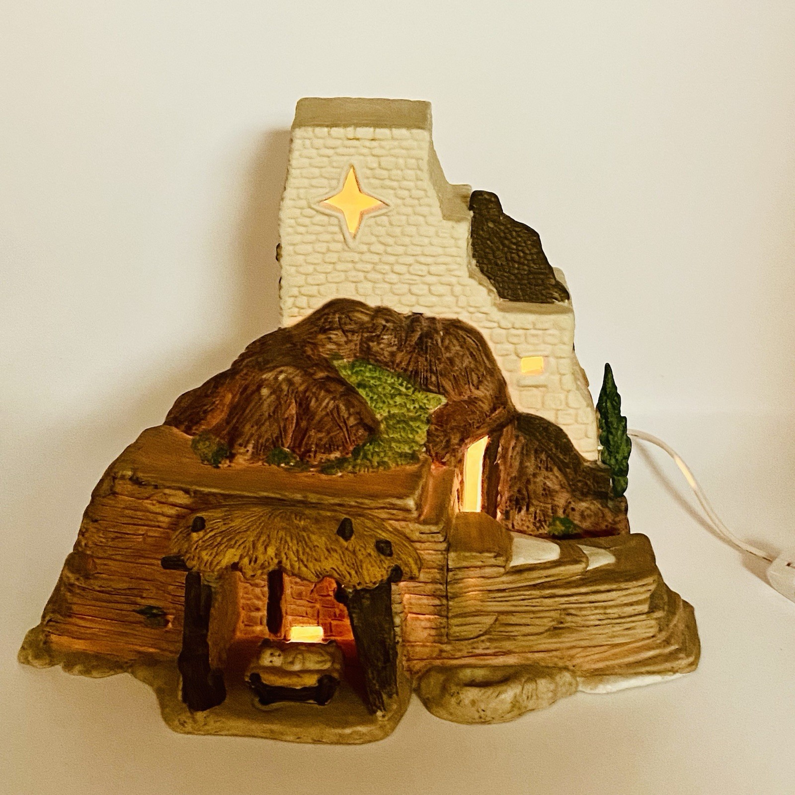 Heritage Village Little Town of Bethlehem Dept 56 Manger Stable 59757 Lights Up