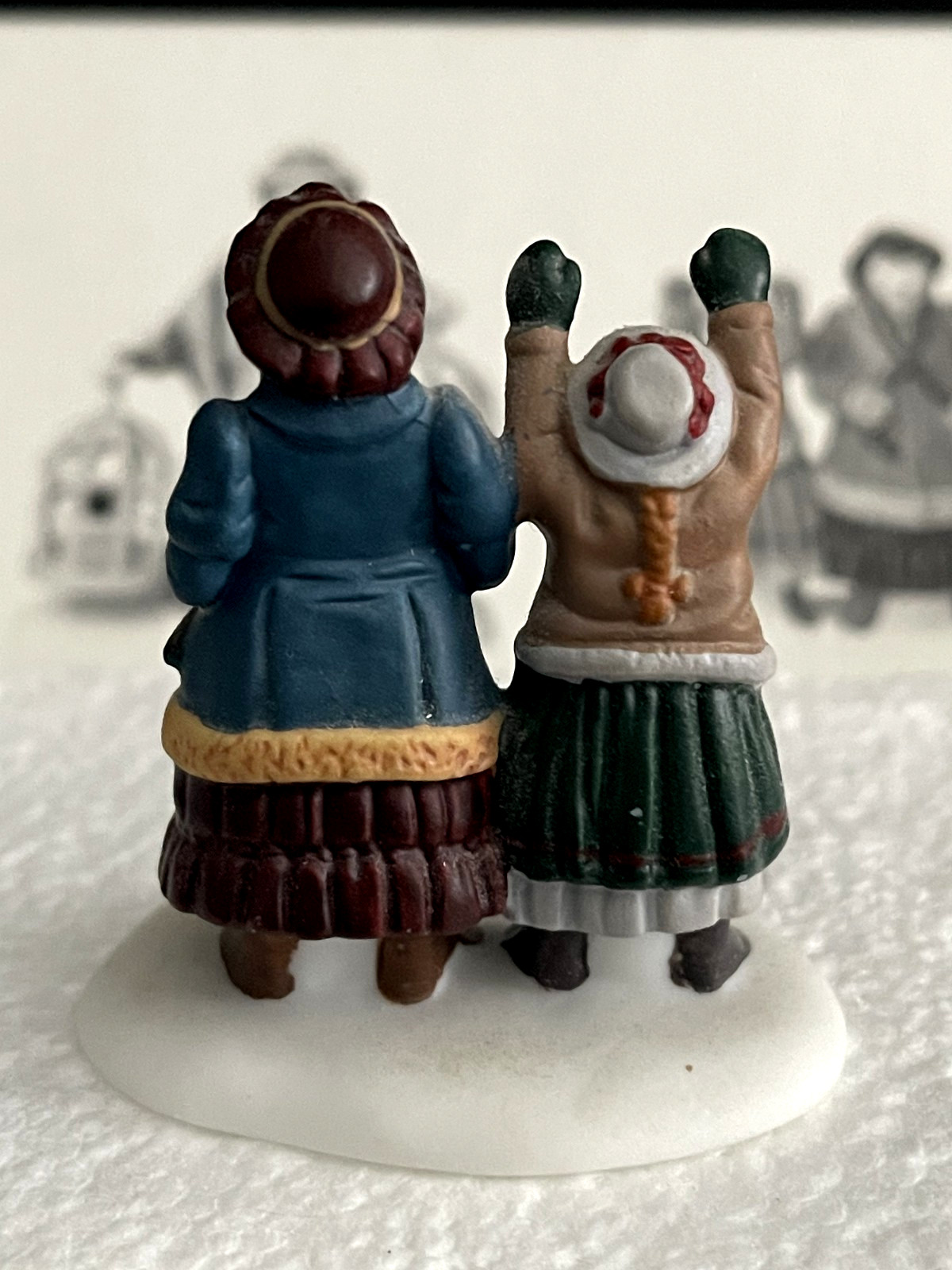 Dept 56 Heritage Village The Bird Seller Set Of 3 Porcelain Figurines in Box