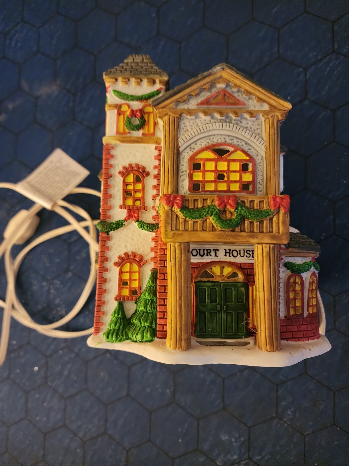 Trim A Home BAYBERRY VILLAGE Porcelain COURT HOUSE 1997 w/Light