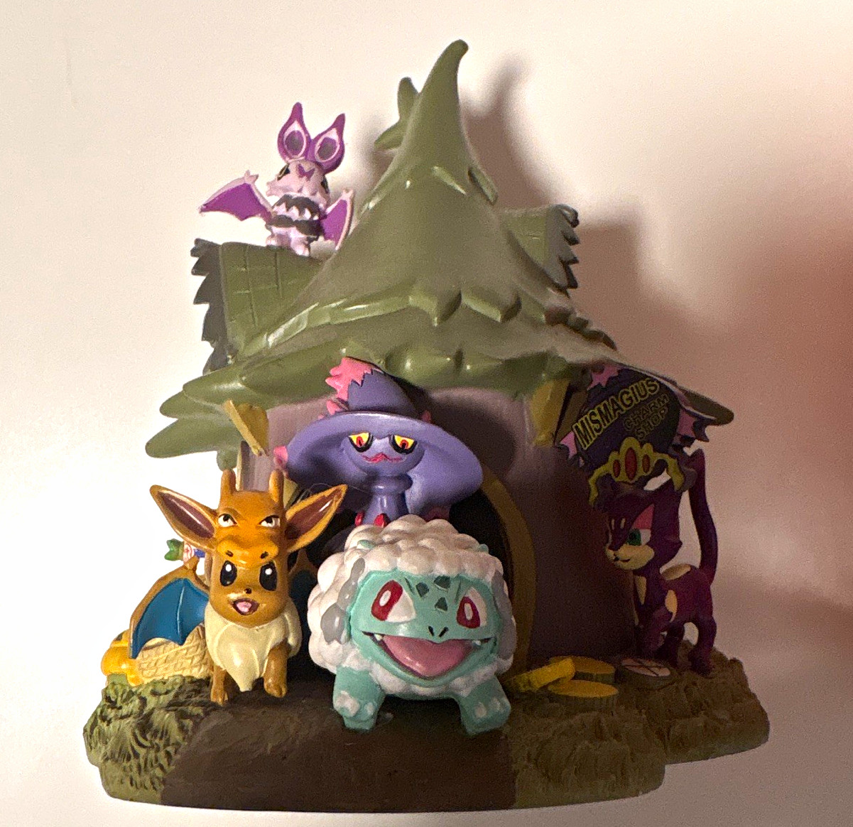 Pokémon Center Haunted Pokémon Village House Figurine Boxed 2020 Halloween
