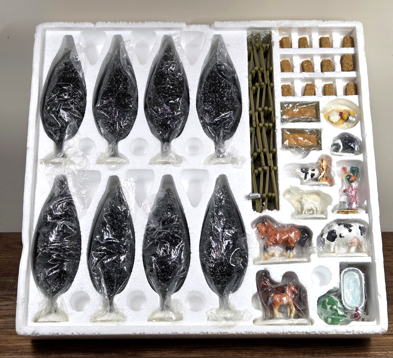 Dept 56 Farm Accessory Set 35 Piece Snow Village #54931 Retired Complete!