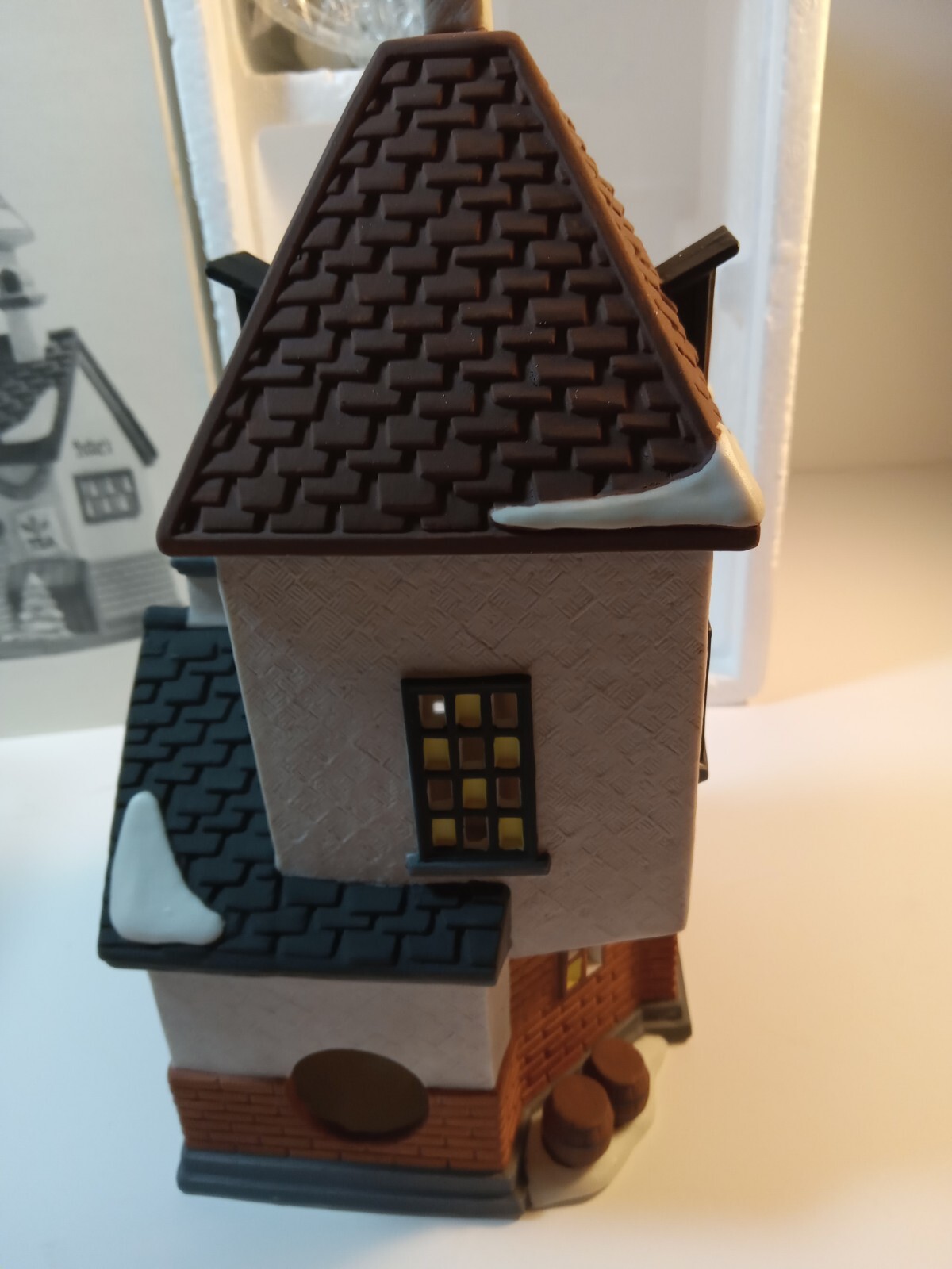Dept 56 ~ Christmas in City Series ~ Potter’s Tea Seller 1993 Retired w/light
